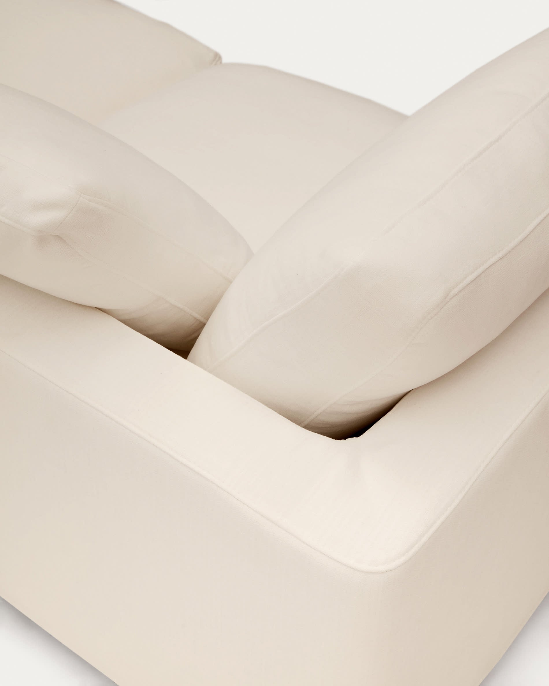 Chaiselongue Gala in stilvollem Beige, 193x105 cm. Perfekte Kombination aus Komfort und modernem Design, ideal für Ihr Zuhause.