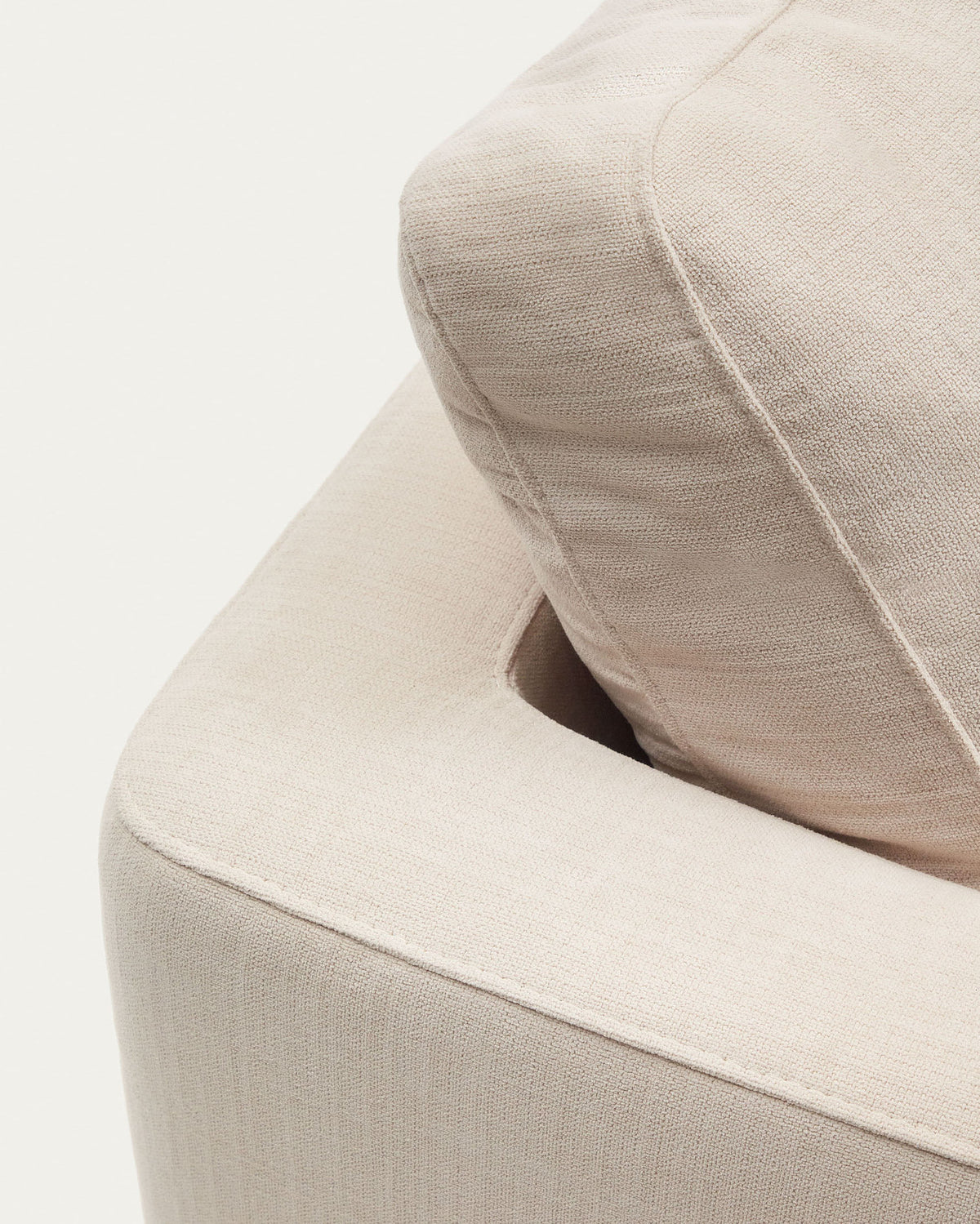 4-Sitzer-Sofa Gala mit beiger Chenille und Chaiselongue rechts FSC Mix Credit 300 cm in Beige präsentiert im Onlineshop von KAQTU Design AG. L-Sofa rechts ist von Kave Home