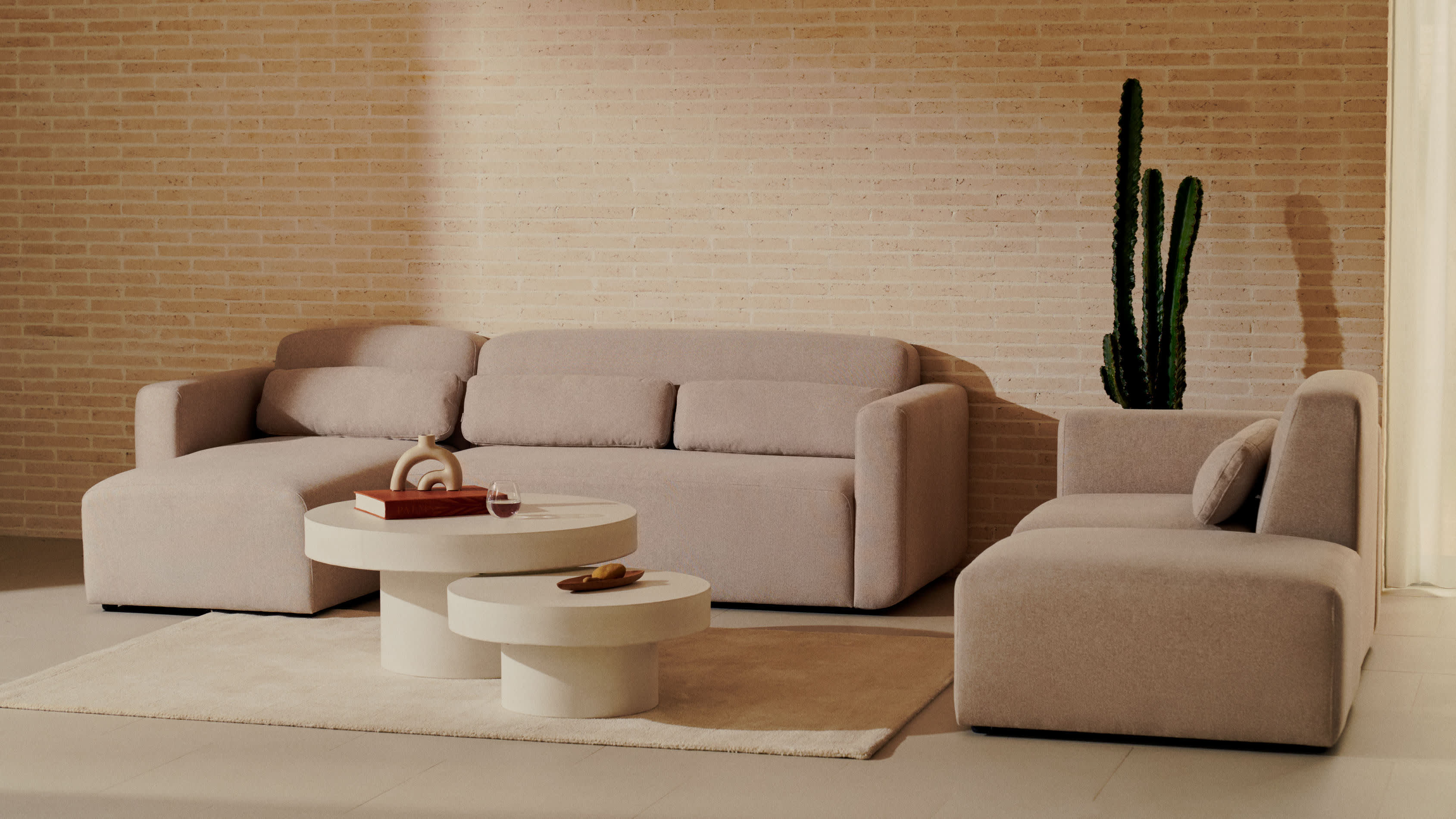 Neom 1-Sitzer-Sofa in elegantem Beige, 169 cm, umweltfreundlich aus FSC-zertifiziertem Holz, modular und anpassbar für jeden Wohnstil.