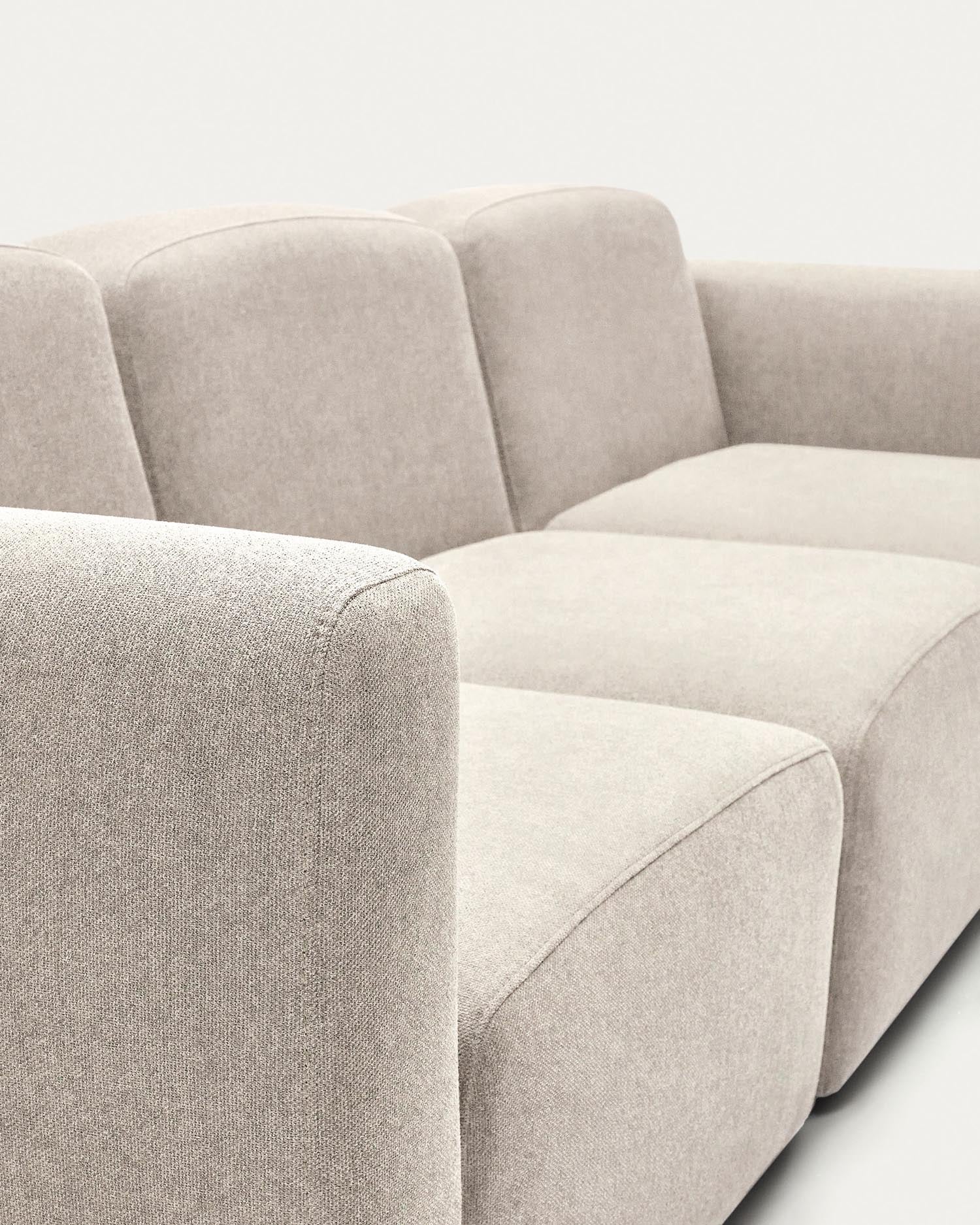Entdecke das Neom 3-Sitzer-Sofa in Beige von Kave Home: Modular, komfortabel und nachhaltig – ideal für jeden Wohnstil.