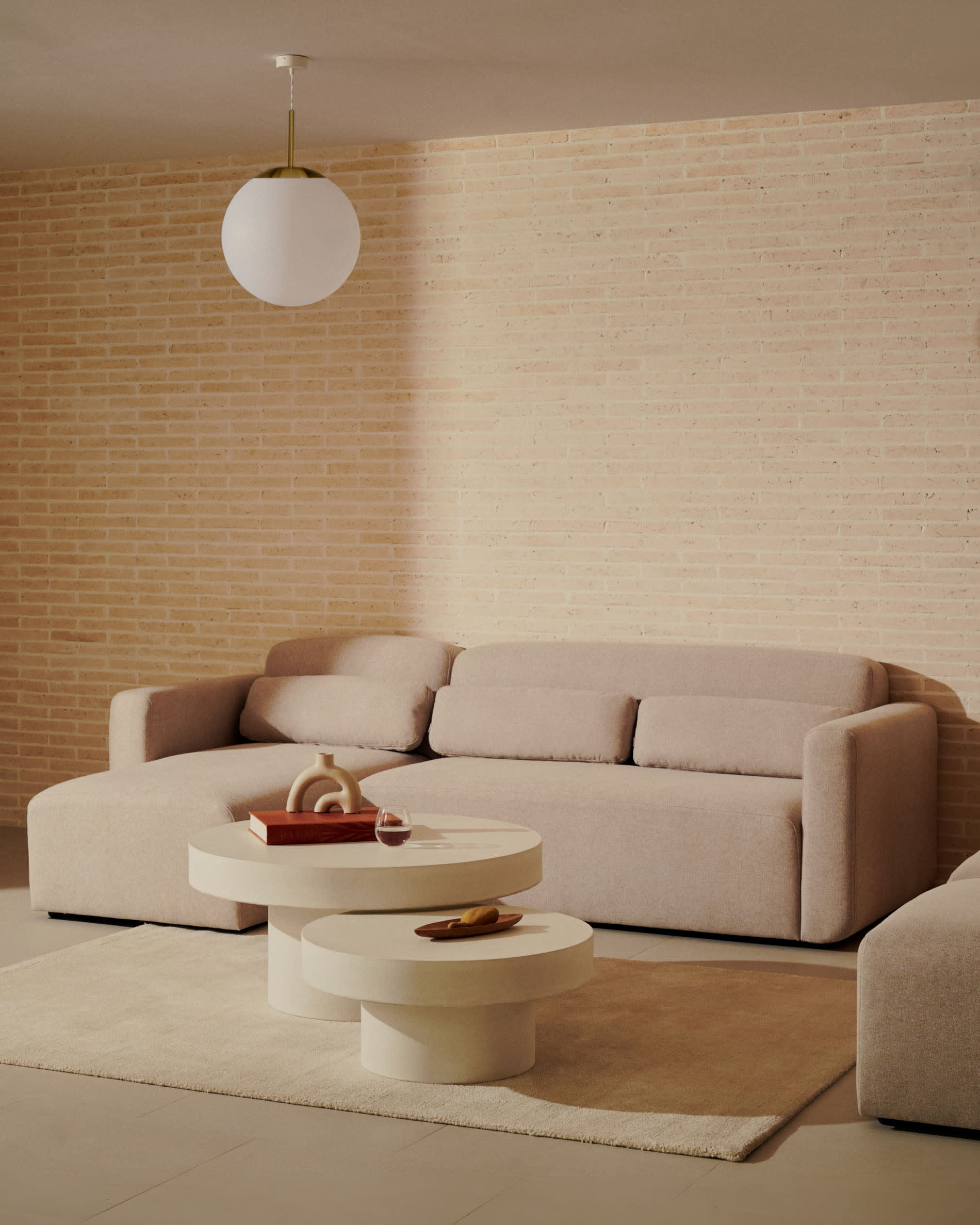 Elegantes modulares 3-Sitzer-Sofa mit Chaiselongue, beige, 263 cm, FSC-zertifiziert, von Kave Home. Komfort und Stil vereint.