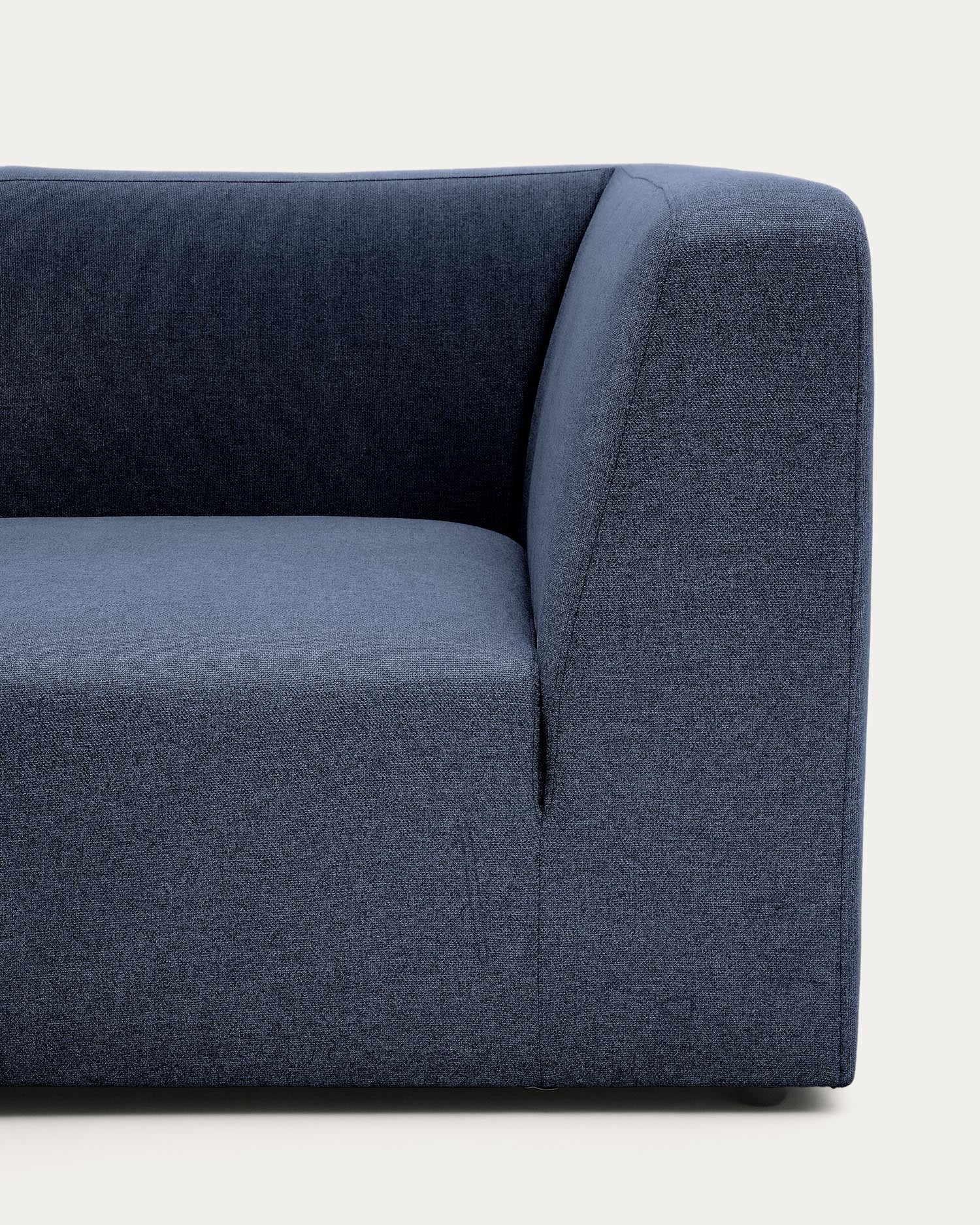 Gestalten Sie Ihr individuelles Sofa mit dem Neom Eckmodul in Blau (75 cm) von Kave Home – vielseitig, umweltfreundlich und komfortabel.