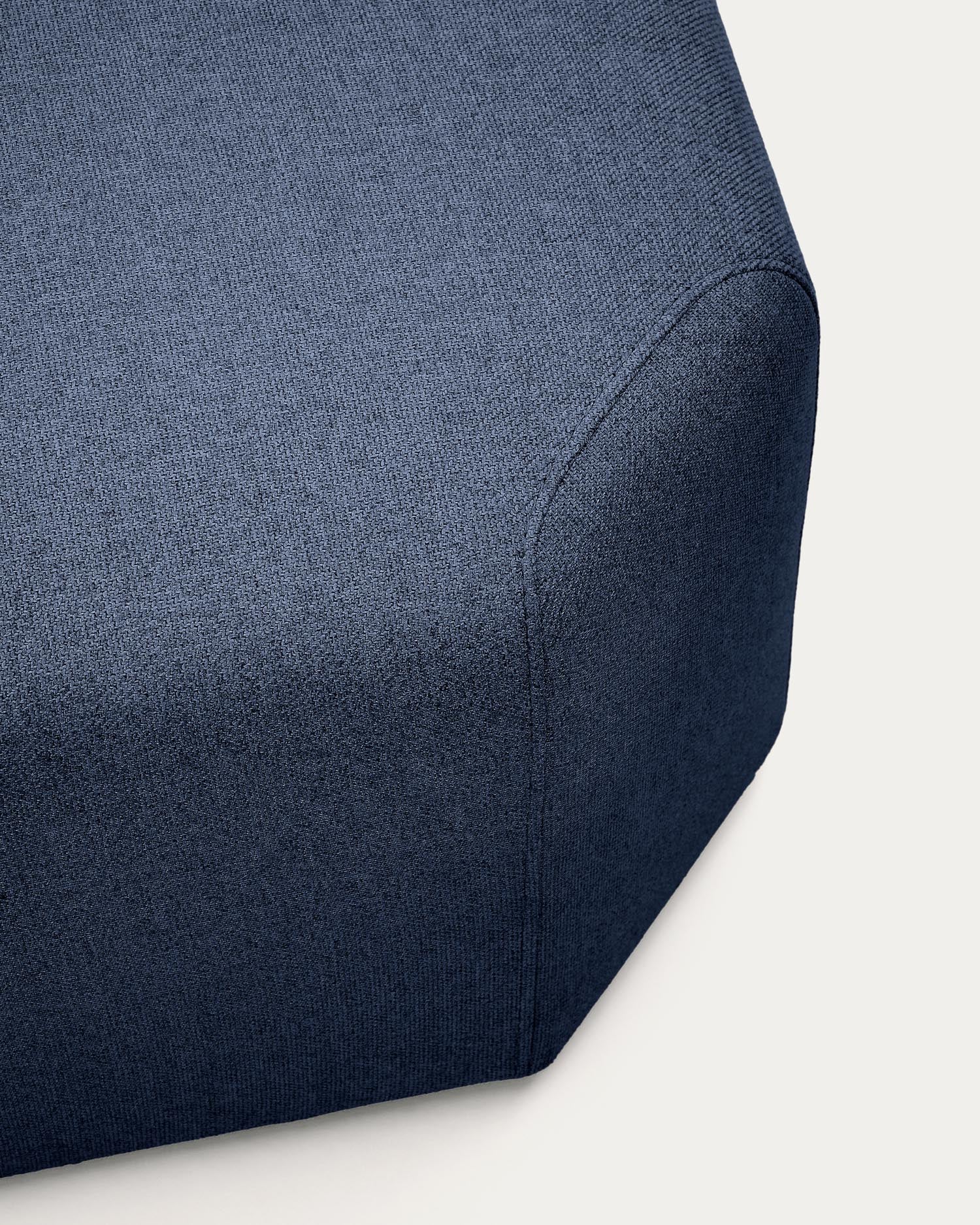 Gestalten Sie Ihr individuelles Sofa mit dem Neom Eckmodul in Blau (75 cm) von Kave Home – flexibel, komfortabel und umweltfreundlich.