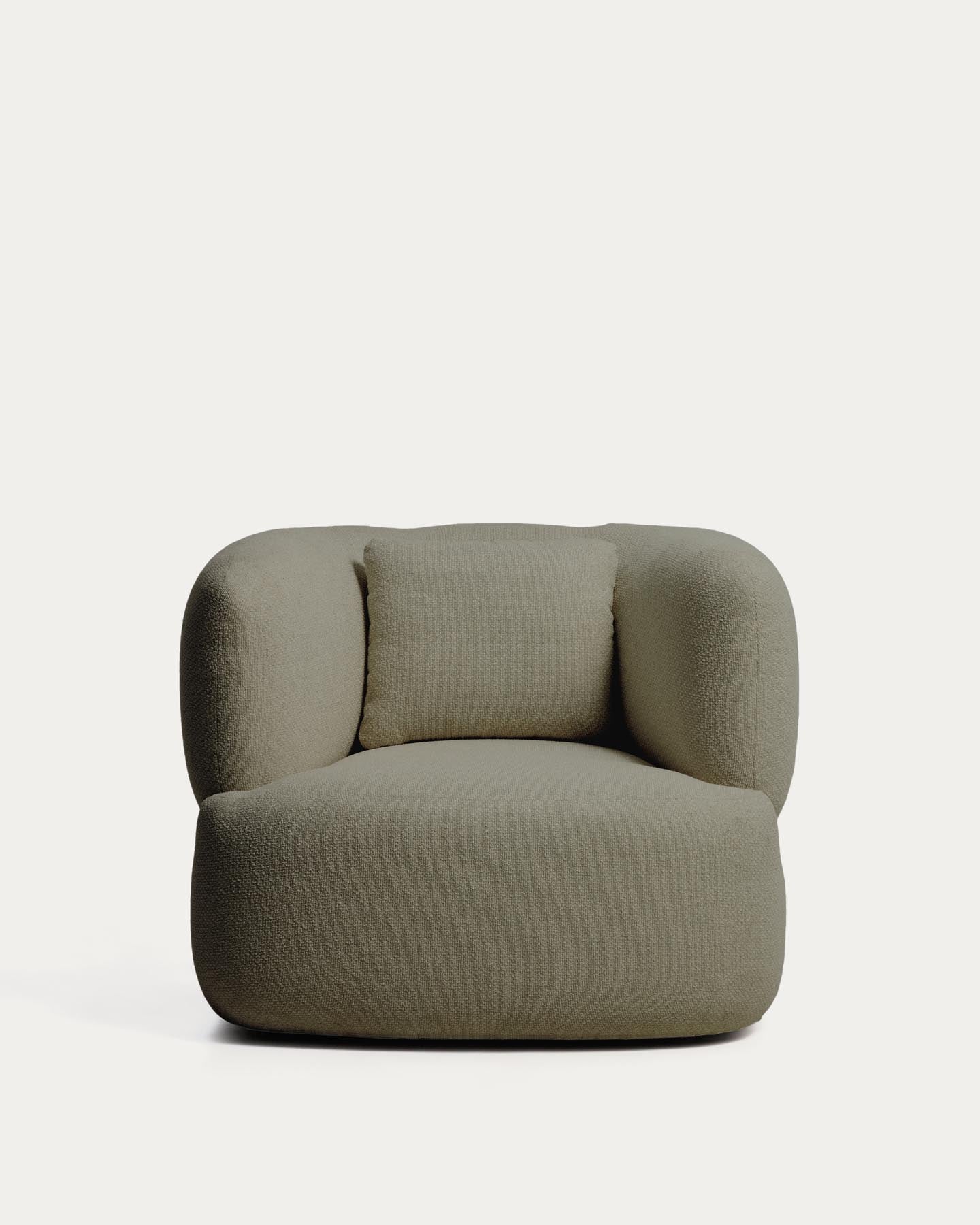 Schwer entflammbarer Sessel Martina mit Kissen in grüner Chenille FSC Mix Credit in Grün präsentiert im Onlineshop von KAQTU Design AG. Sessel ist von Kave Home