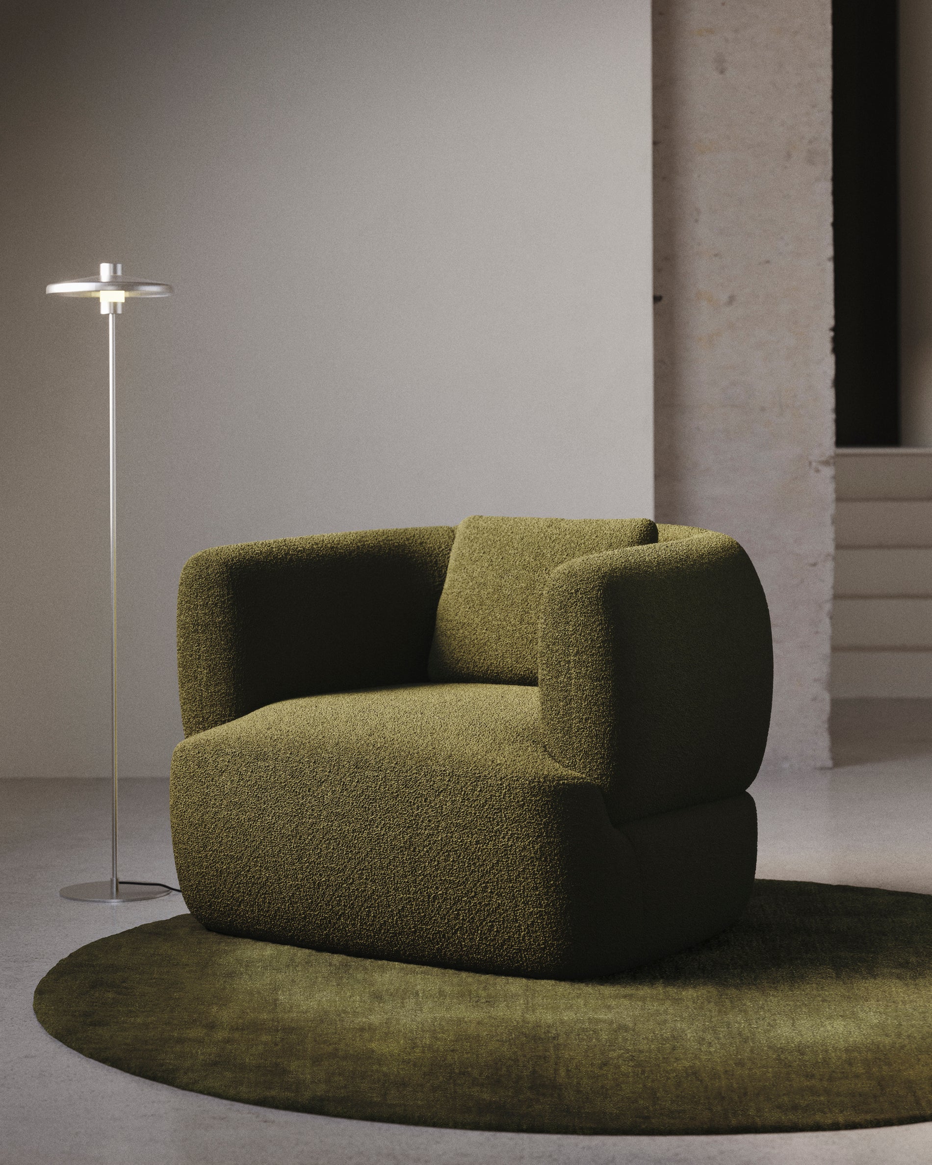 Drehsessel mit Kissen Martina in dunkelgrüner Lammfelloptik FSC Mix Credit in Dunkelgrün präsentiert im Onlineshop von KAQTU Design AG. Drehsessel ist von Kave Home