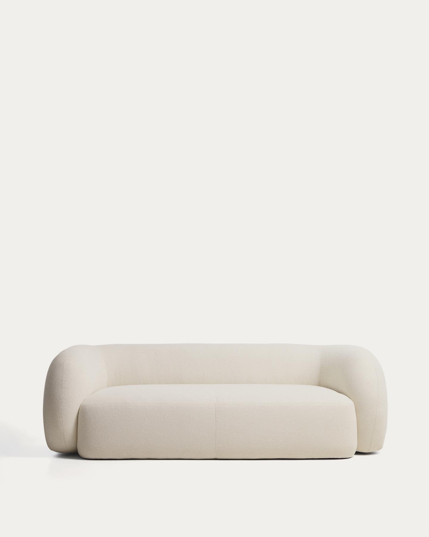 Schwer entflammbares 3-Sitzer-Sofa Martina aus Chenille in Ecru 246 cm FSC Mix Credit in Ecru präsentiert im Onlineshop von KAQTU Design AG. 3er Sofa ist von Kave Home