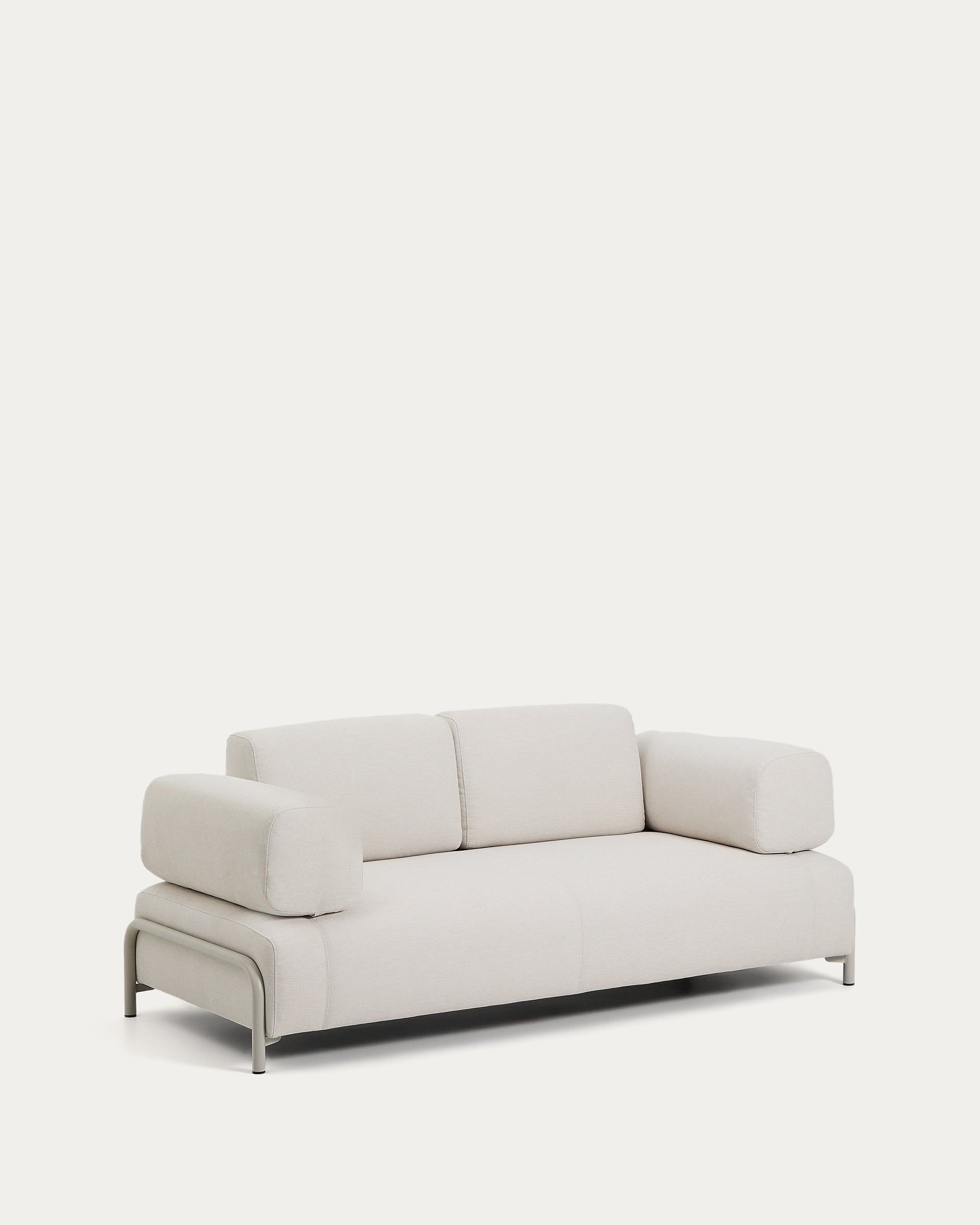 Entdecken Sie das elegante 2-Sitzer-Sofa Compo in Ecru mit beigem Metallgestell. Hochwertiges Chenille sorgt für Komfort und Stil in Ihrem Zuhause.