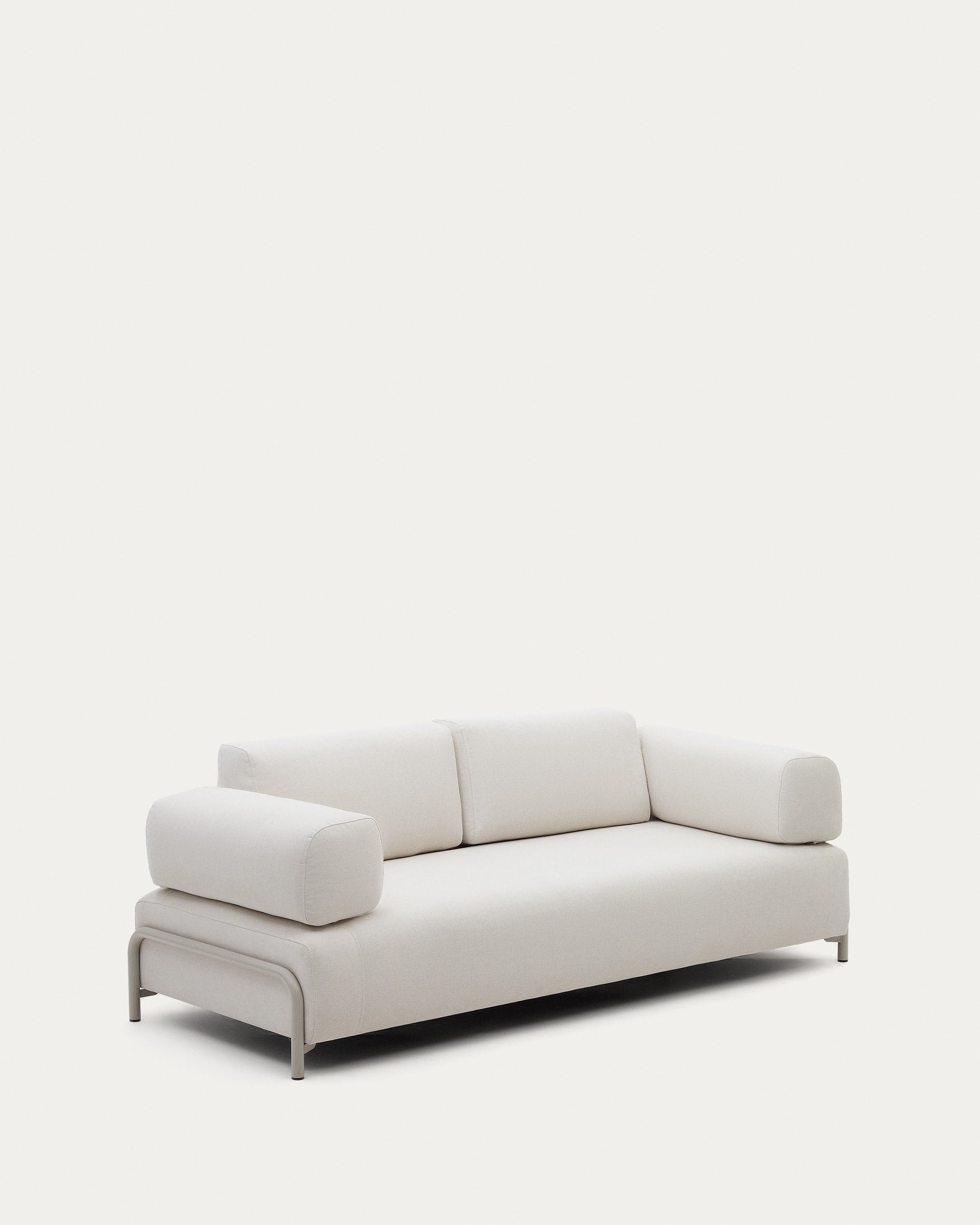 Stilvolles 3-Sitzer-Sofa von Kave Home, beige, 232 cm, mit stabilem Metallrahmen – ideal für zeitgemässe Wohnbereiche.
