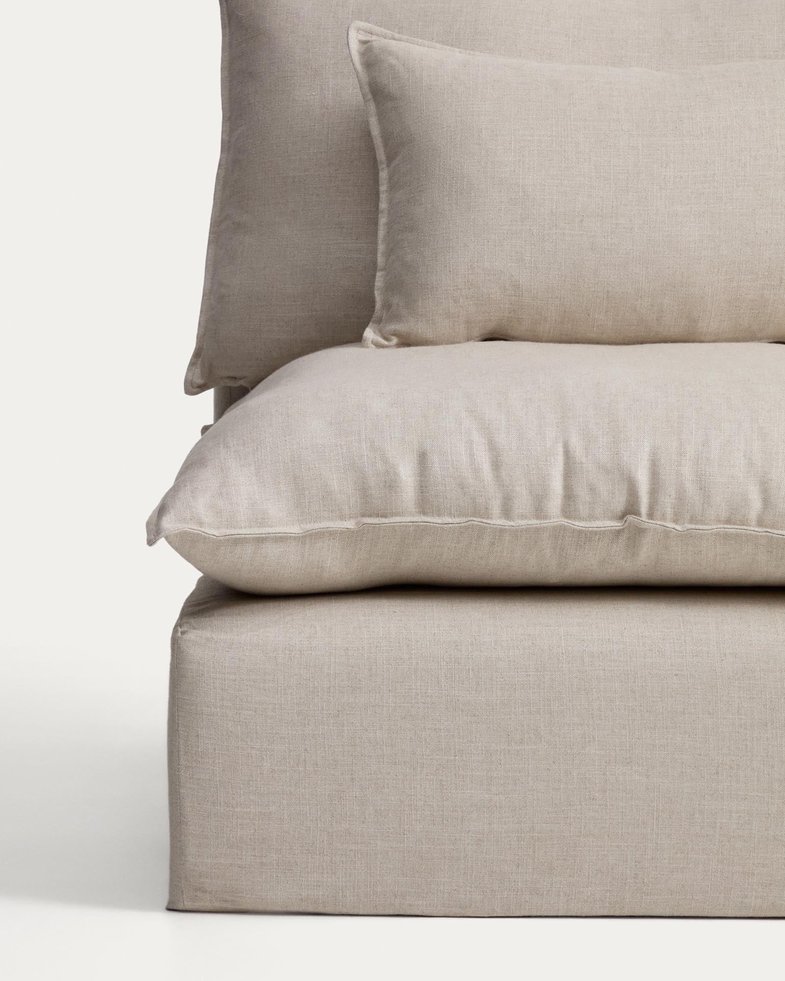 Beiger Sessel Anarela von Kave Home, 110 cm, mit abnehmbarem Leinen- und Viskosebezug, FSC Mix Credit, stilvoll und modern.