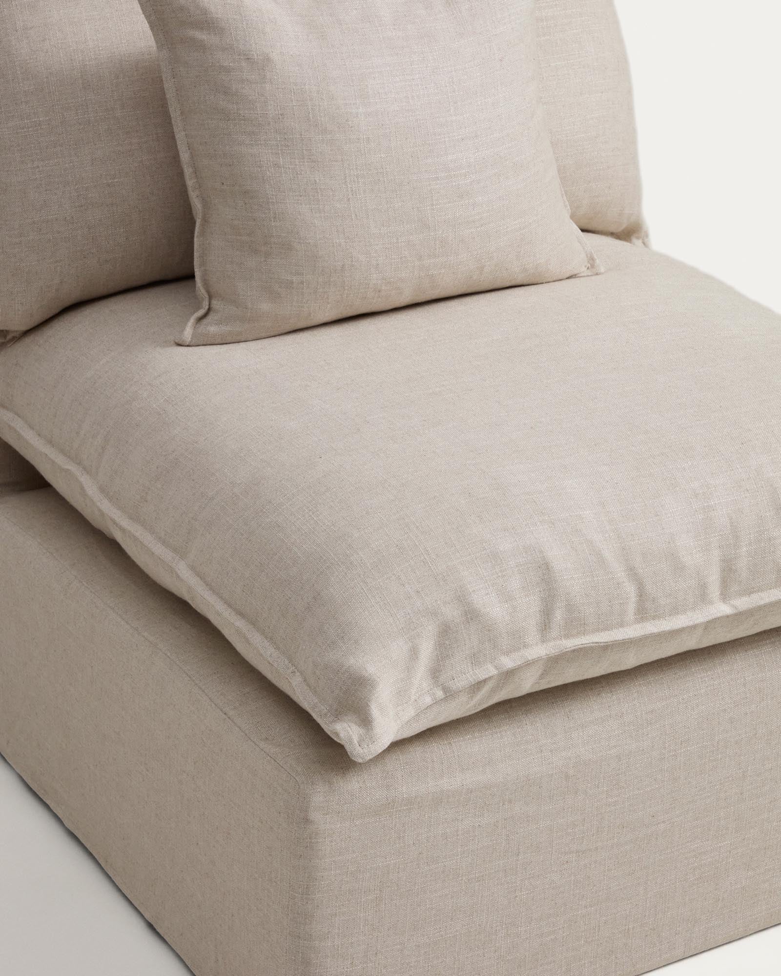 Eleganter beiger Sessel Anarela von Kave Home, 90 cm, mit abnehmbarem Bezug aus Leinen und Viskose, umweltfreundlich zertifiziert.