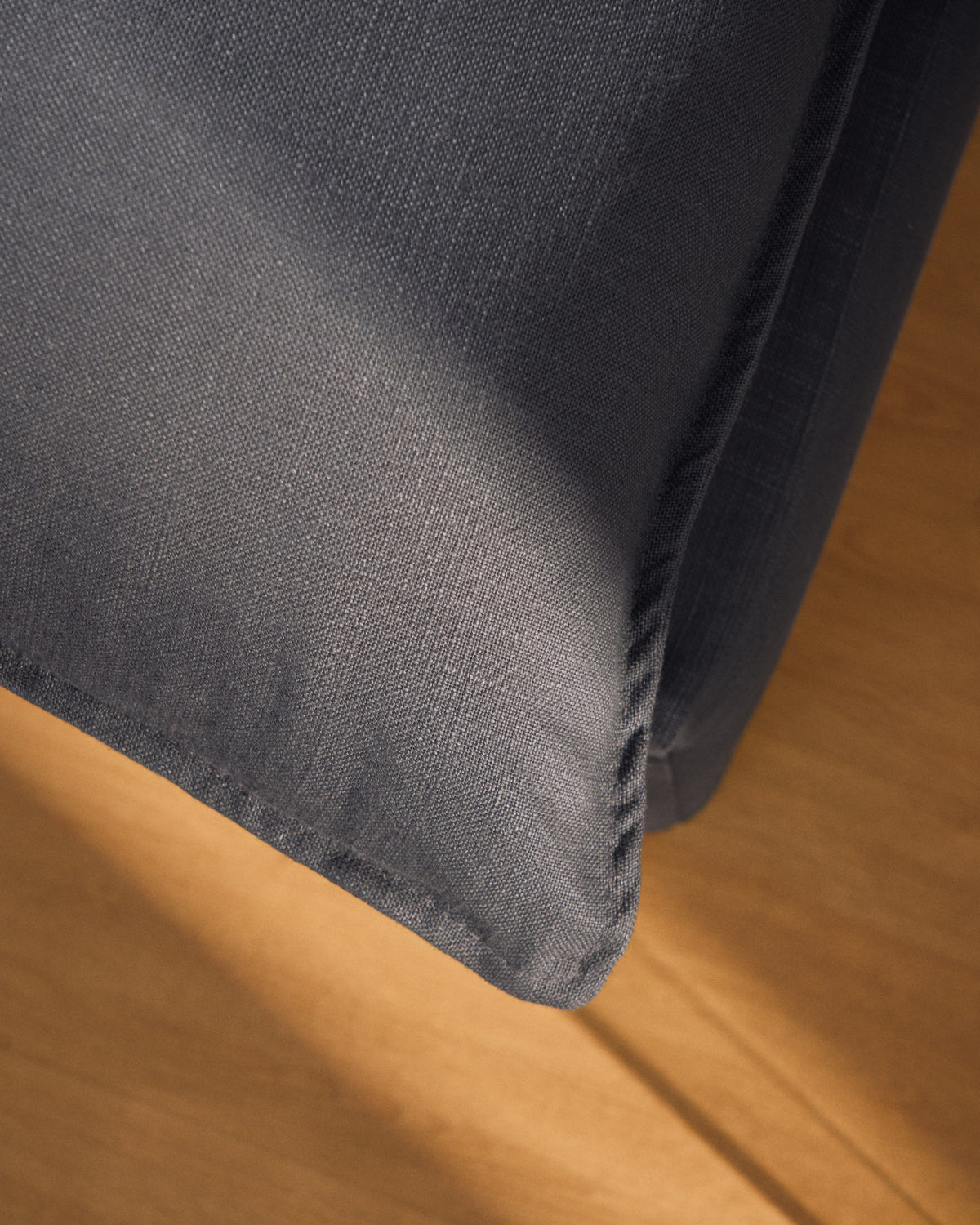Sessel Anarela mit abnehmbarem Bezug aus Leinen und Viskose in Dunkelgrau, 90 cm, FSC Mix Credit in Dunkelgrau präsentiert im Onlineshop von KAQTU Design AG. Sessel ist von Kave Home