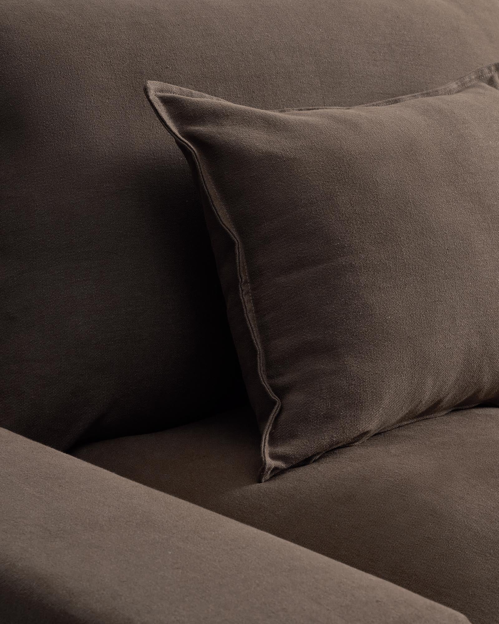 Gemütliches 3-Sitzer-Sofa Anarela in taupe, 280 cm, aus hochwertigem Leinen mit abnehmbarem Bezug, perfekt für moderne Wohnkonzepte.