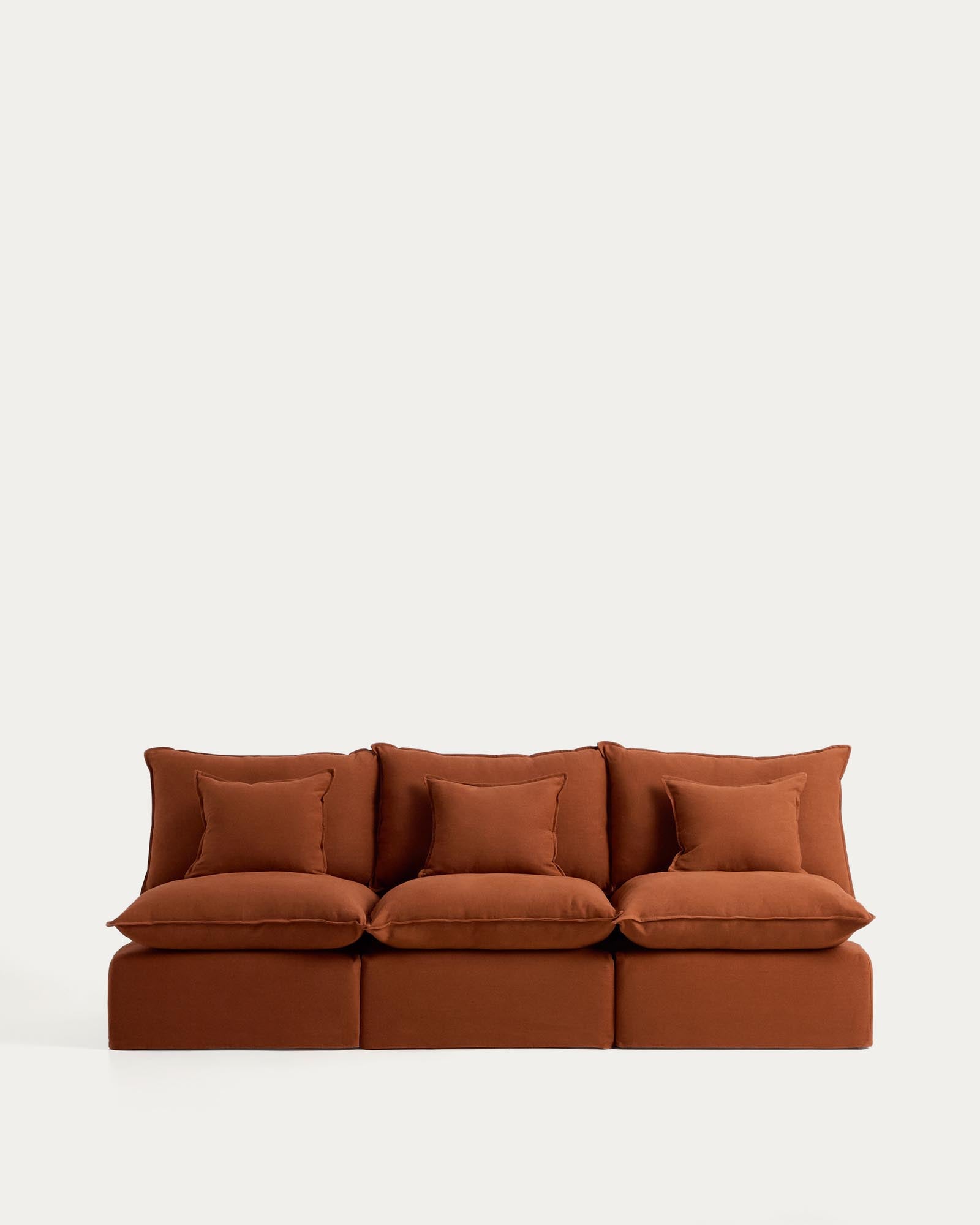 3-Sitzer-Modularsofa Anarela mit abnehmbarem Bezug aus Leinen in Terrakotta, 270 cm, FSC Mix Credit in Terrakotta präsentiert im Onlineshop von KAQTU Design AG. 3er Sofa ist von Kave Home
