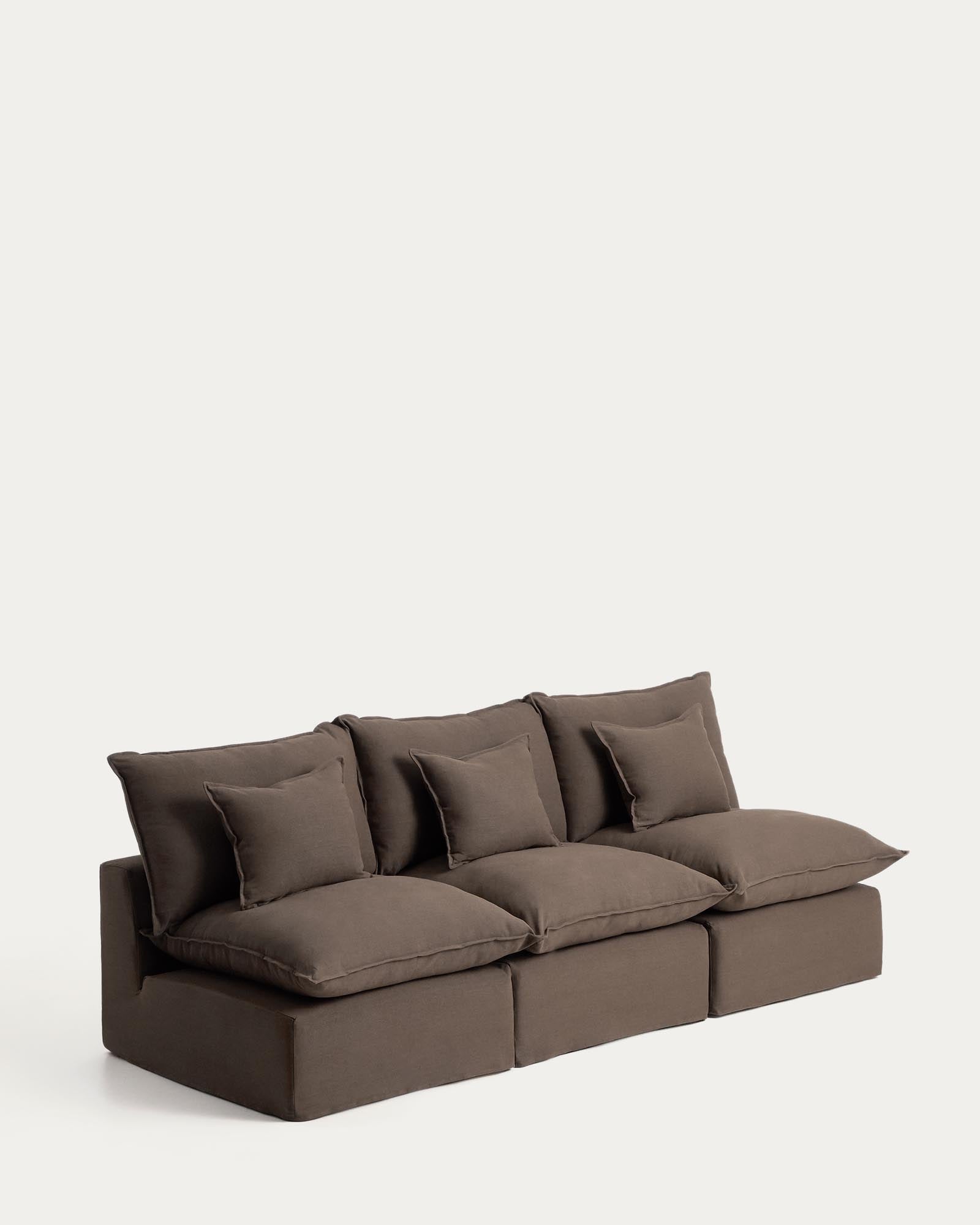 Stylisches 3-Sitzer-Modularsofa Anarela in sanftem Taupe, ausgestattet mit einem abnehmbaren Leinenbezug und umweltfreundlichem FSC Mix Credit.
