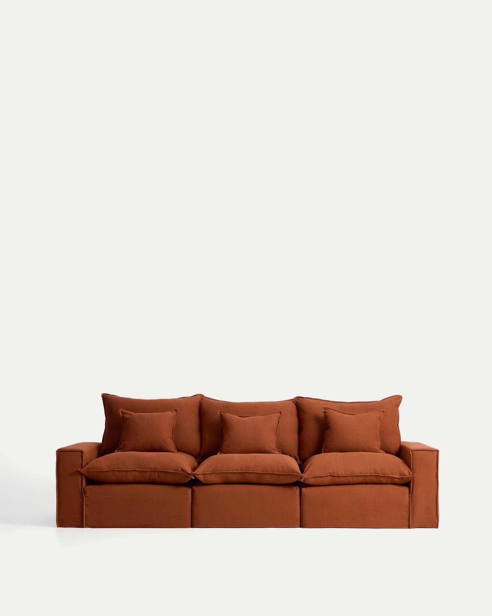 3-Sitzer-Modularsofa Anarela mit abnehmbarem Bezug aus Leinen in Terrakotta, 310 cm, FSC Mix Credit in Terrakotta präsentiert im Onlineshop von KAQTU Design AG. 3er Sofa ist von Kave Home