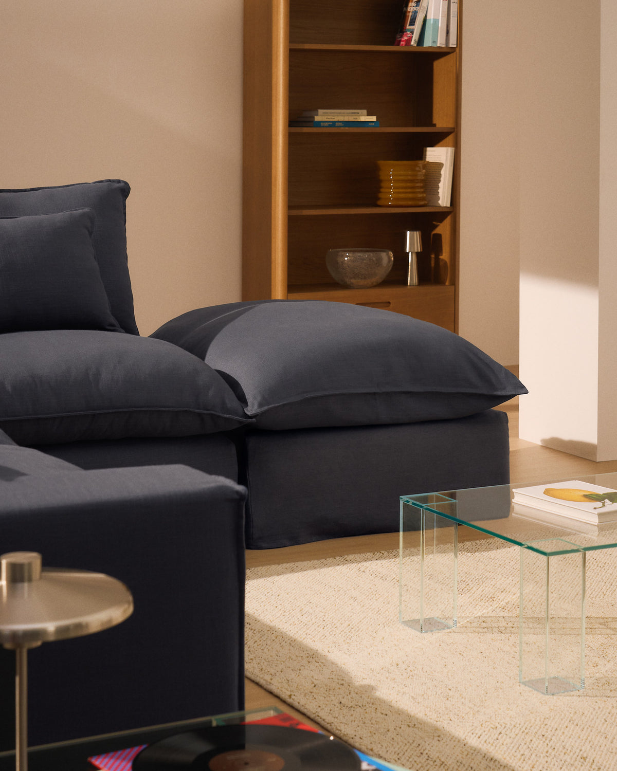 Modulares 6-Sitzer-Ecksofa Anarela mit abnehmbarem Bezug aus Leinen und Viskose in Dunkelgrau, 347 x 307 cm, FSC Mix Credit in Dunkelgrau präsentiert im Onlineshop von KAQTU Design AG. 5er Sofa ist von Kave Home