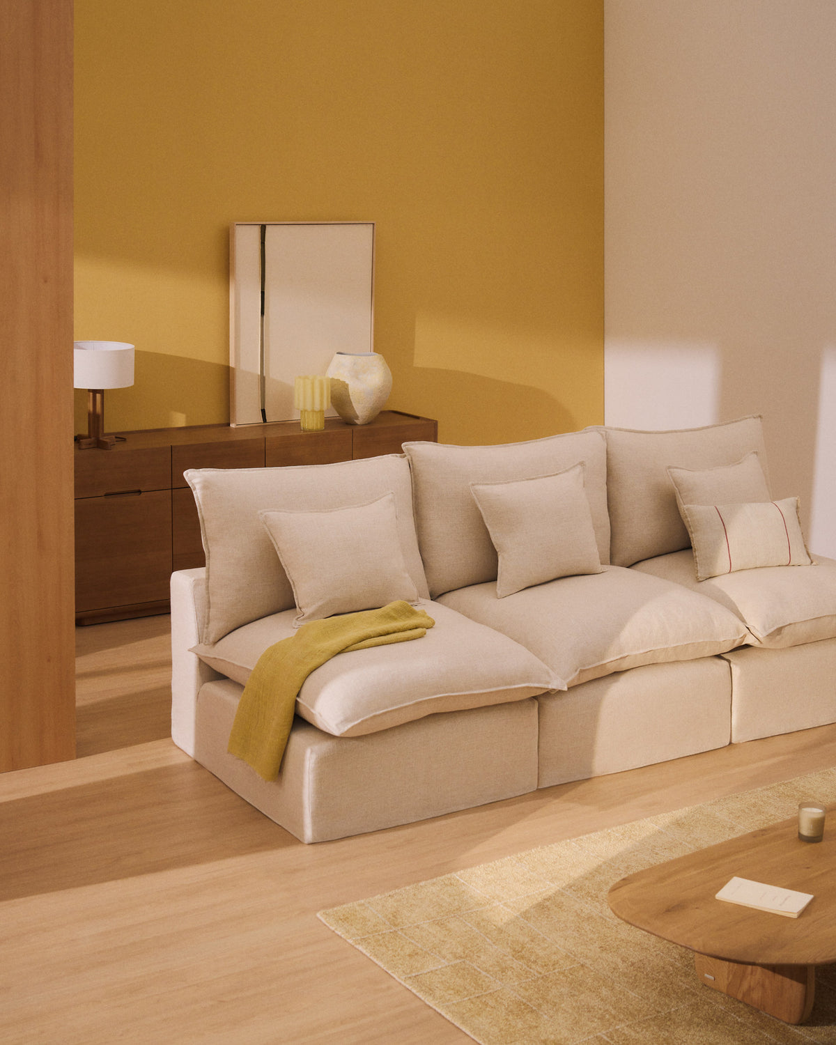 5-Sitzer-Modularsofa Anarela mit abnehmbarem Bezug aus Leinen und Viskose in Beige, 330 cm, FSC Mix Credit in Beige präsentiert im Onlineshop von KAQTU Design AG. 5er Sofa ist von Kave Home