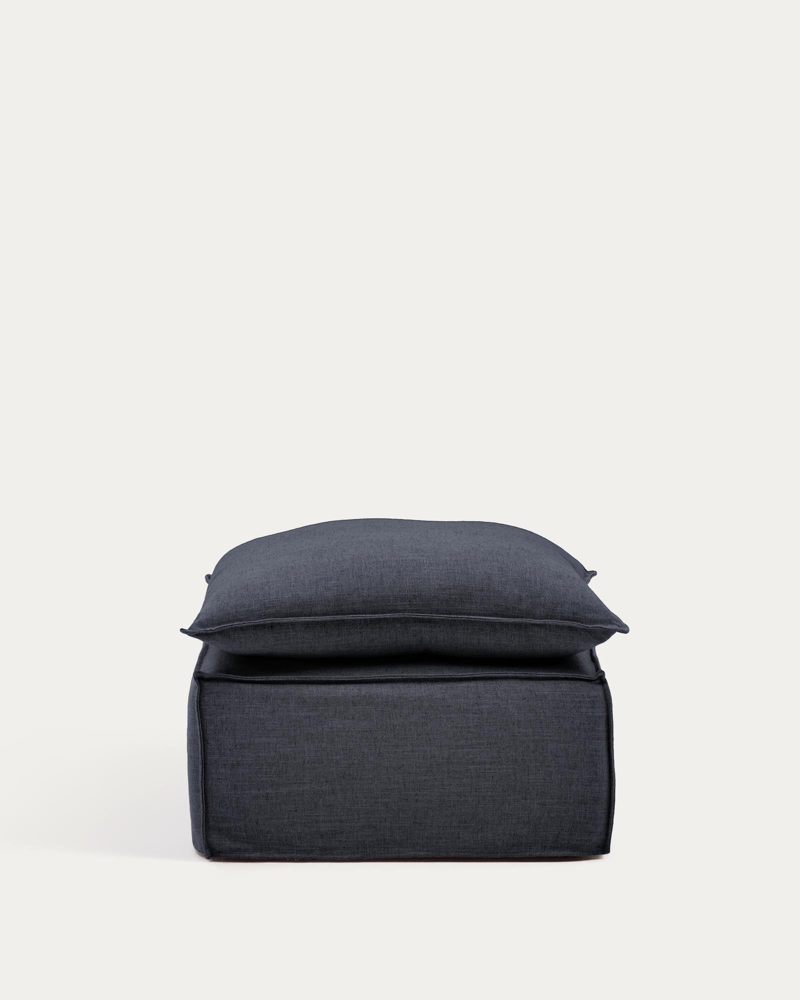 Fussablage Anarela mit abnehmbarem Bezug und Kissen aus Leinen und Viskose in Dunkelgrau, 80 x 80 cm, FSC Mix Credit in Dunkelgrau präsentiert im Onlineshop von KAQTU Design AG. Pouf ist von Kave Home