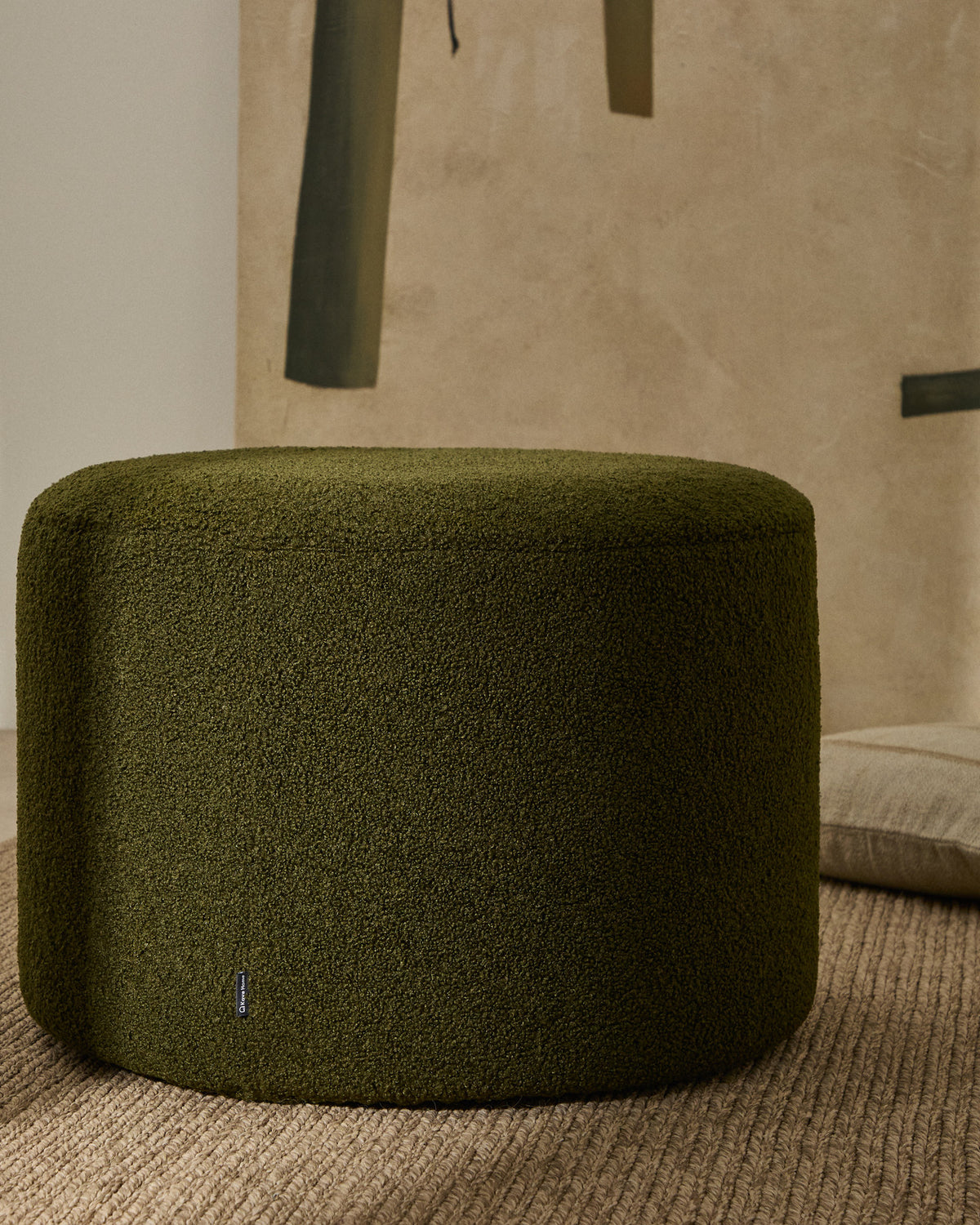Fusshocker Kaeli mit abnehmbarem Bezug in grünem Bouclé Ø 60 cm in Grün präsentiert im Onlineshop von KAQTU Design AG. Pouf ist von Kave Home
