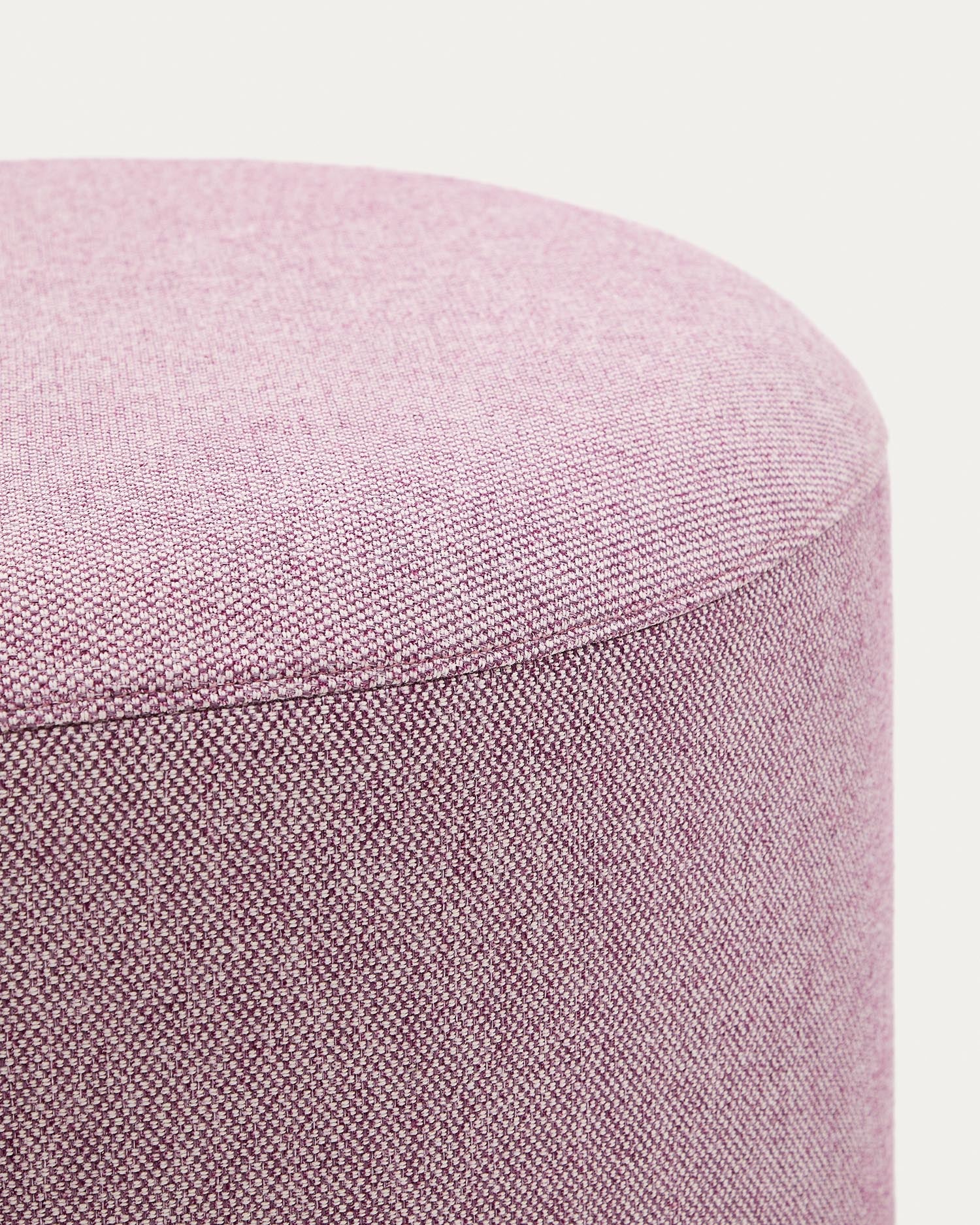 Entdecken Sie die stilvolle Kaeli Fußablage in Violett – ideal für Komfort und Nachhaltigkeit. Ein Must-Have für jedes moderne Zuhause!