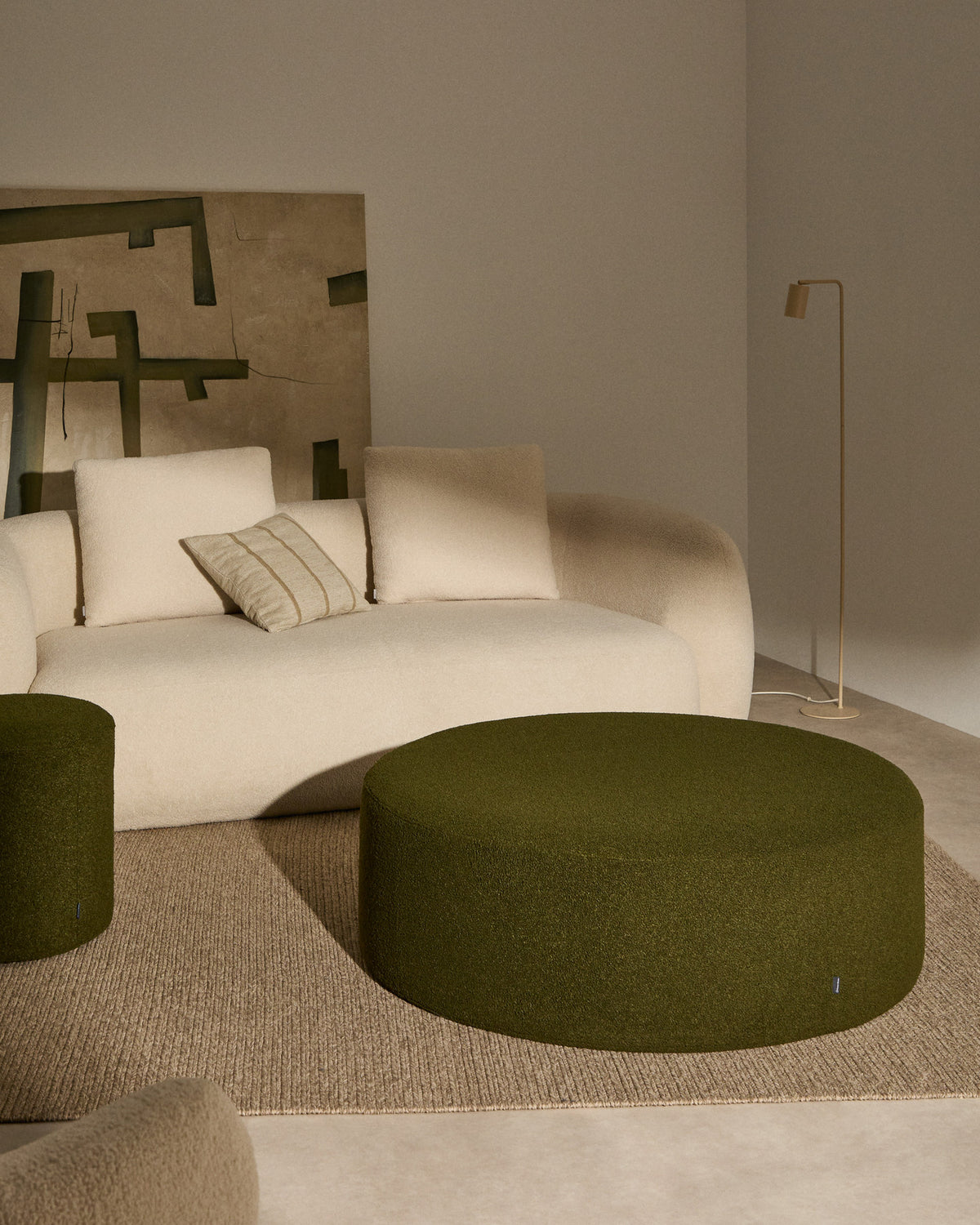 Fusshocker Kaeli mit abnehmbarem Bezug in grünem Bouclé Ø 120 cm in Grün präsentiert im Onlineshop von KAQTU Design AG. Pouf ist von Kave Home