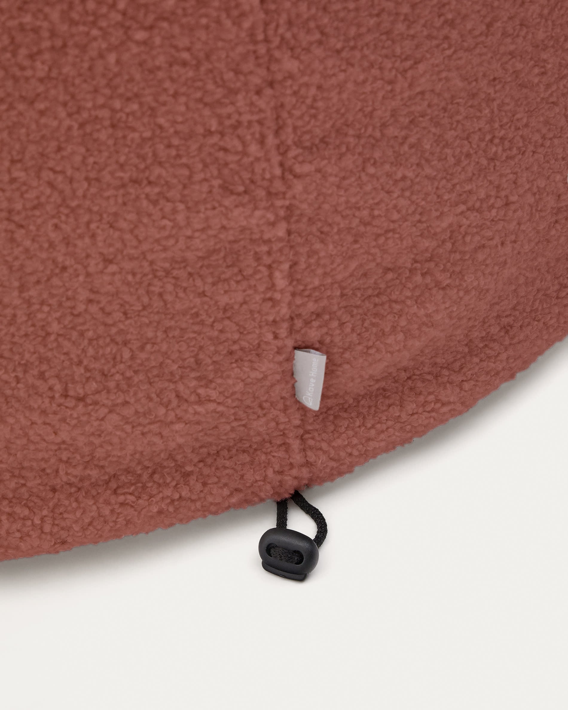 Verleihen Sie Ihrem Fusshocker mit dem terrakottafarbenen Bouclé-Bezug Kaeli (Ø 120 cm) einen modernen Look. Umweltfreundlich, langlebig und pflegeleicht.