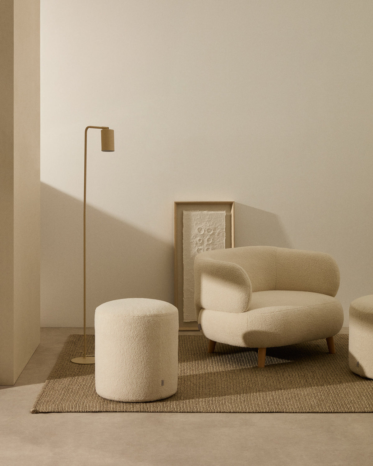 Bezug für Fusshocker Kaeli in Bouclé Farbe Écru Ø 43 cm in Ecru präsentiert im Onlineshop von KAQTU Design AG. Ottoman-Zubehör ist von Kave Home