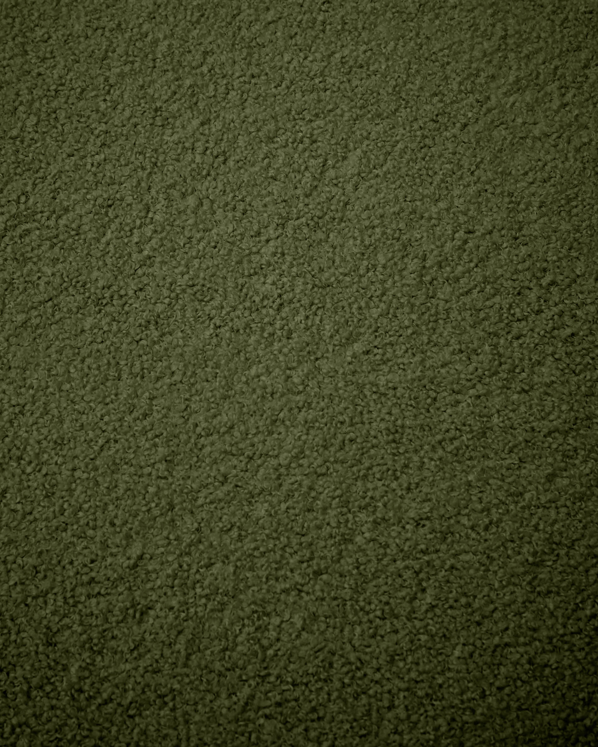 Eleganter Bezug für den Kaeli-Fusshocker in grünem Bouclé, Ø 90 cm. Hochwertig, nachhaltig und pflegeleicht – ideal für ein modernes Zuhause.