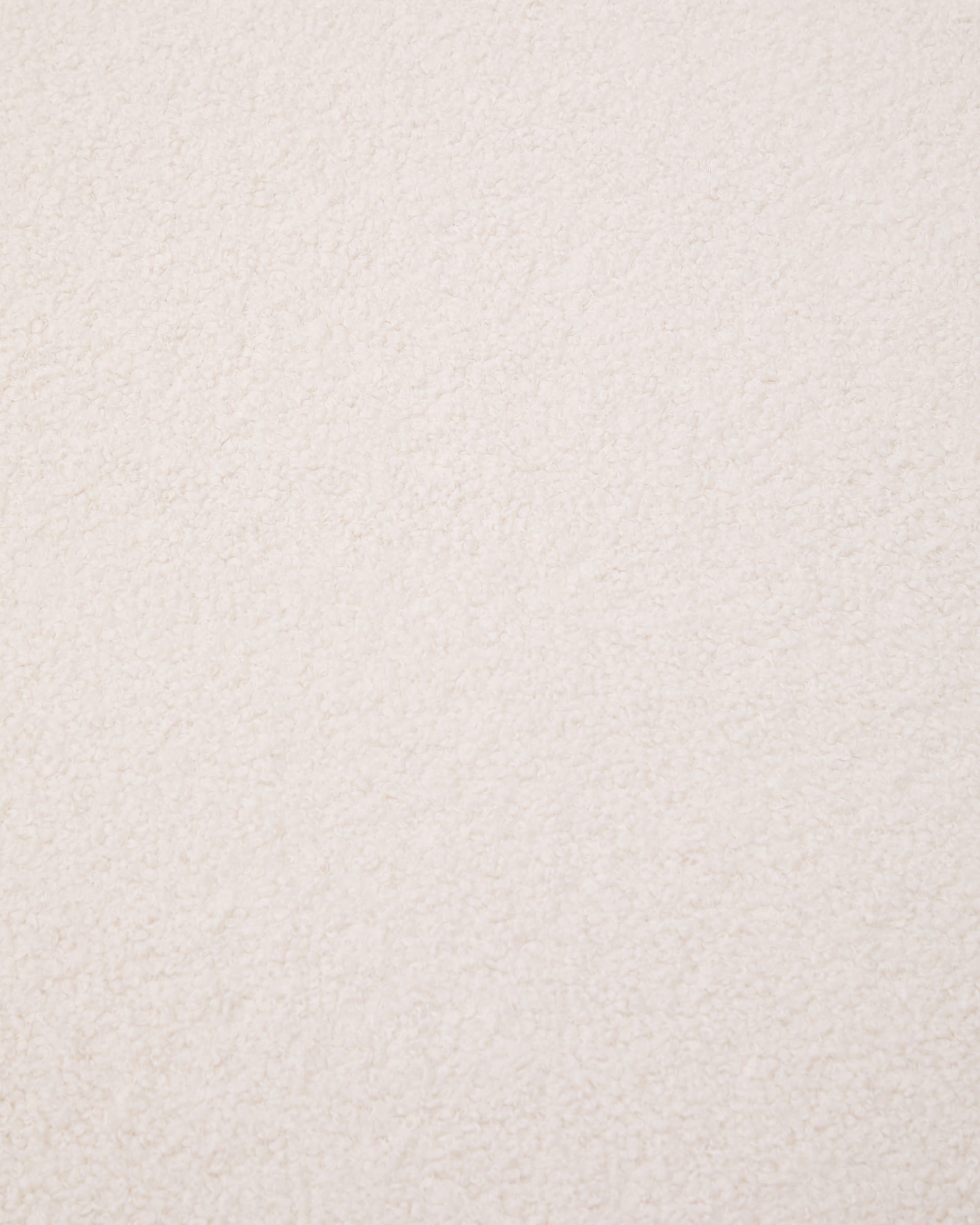 Hochwertiger Bezug für Fusshocker Kaeli in Écru, Ø 90 cm. Nachhaltiger Bouclé-Stoff vereint Eleganz und Gemütlichkeit für Ihr Zuhause.