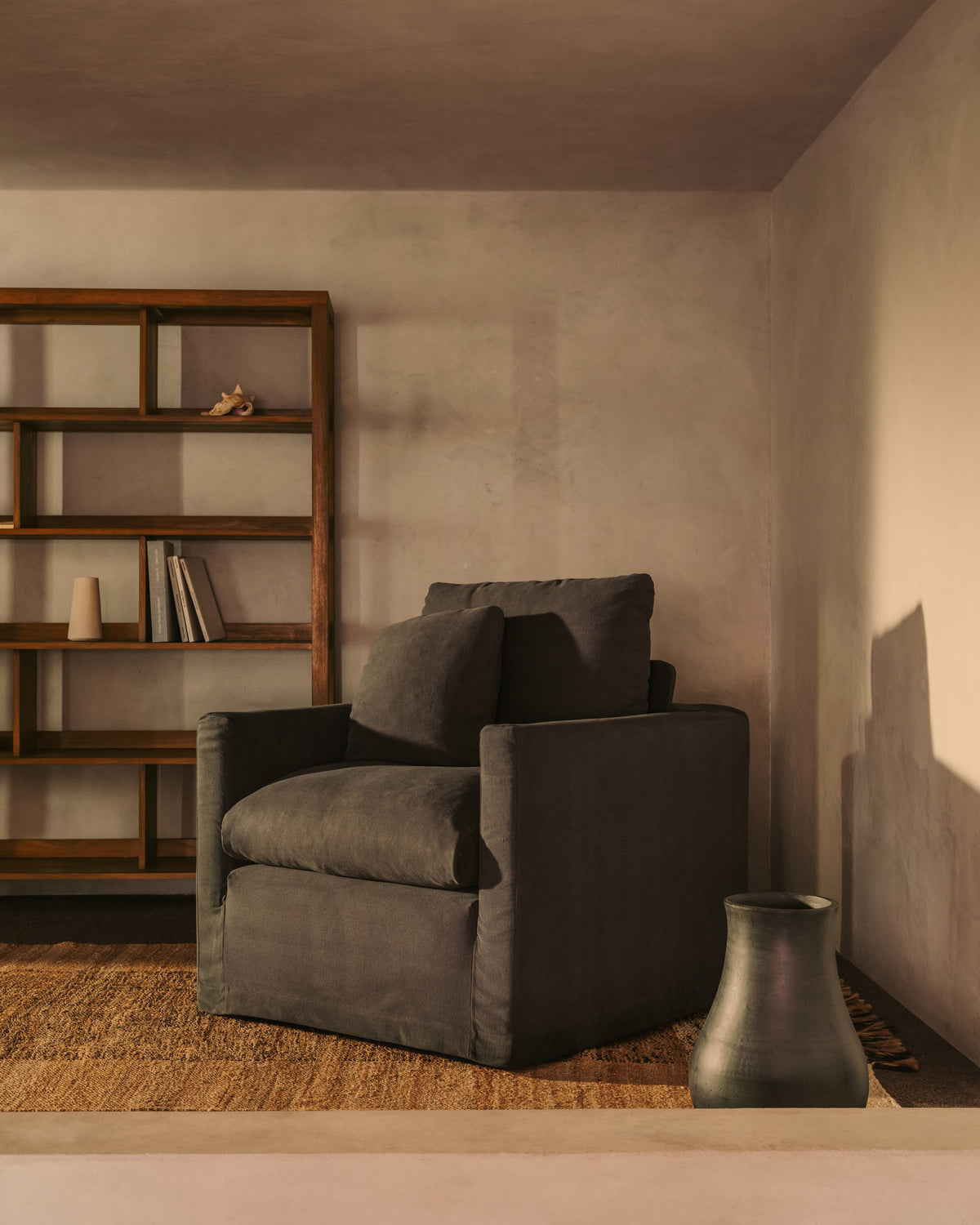 Nora Sessel mit abnehmbarem Bezug und Kissen aus Baumwolle und Leinen in Taupe 92 cm in Taupe präsentiert im Onlineshop von KAQTU Design AG. Sessel ist von Kave Home
