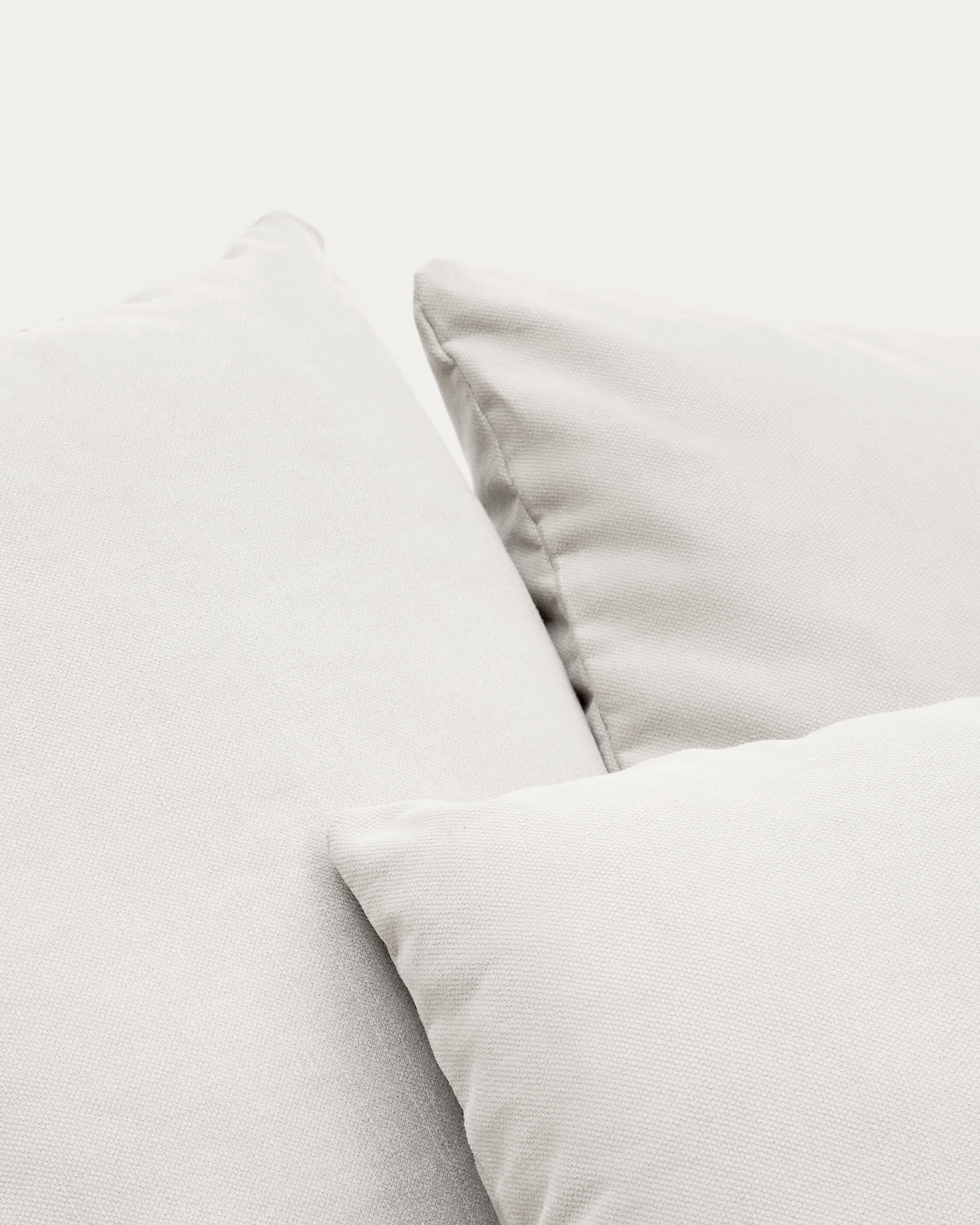 Eleganter Sessel Nora in Ecru, 140 cm, mit abnehmbarem Leinen-Baumwoll-Bezug. Ideal für stilvolle und gemütliche Wohnräume.