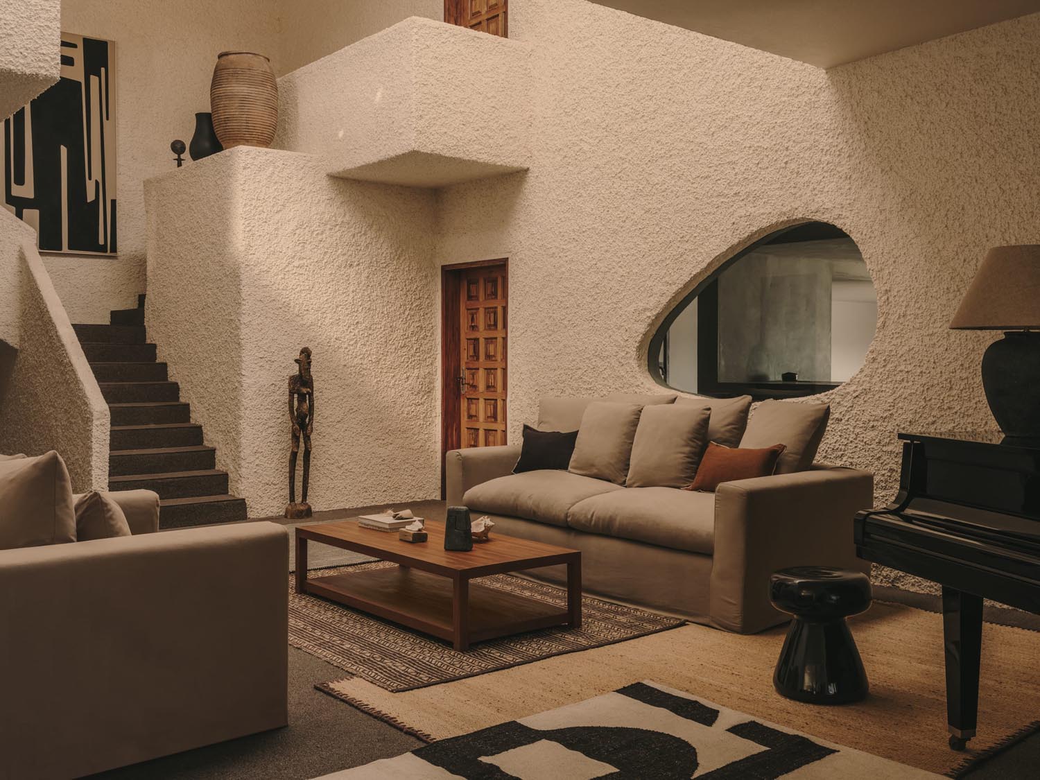 Nora 3-Sitzer-Sofa, 240 cm, mit abnehmbaren Kissenbezügen aus Leinen und Baumwolle in Taupe, perfekt für modernes Wohnen.