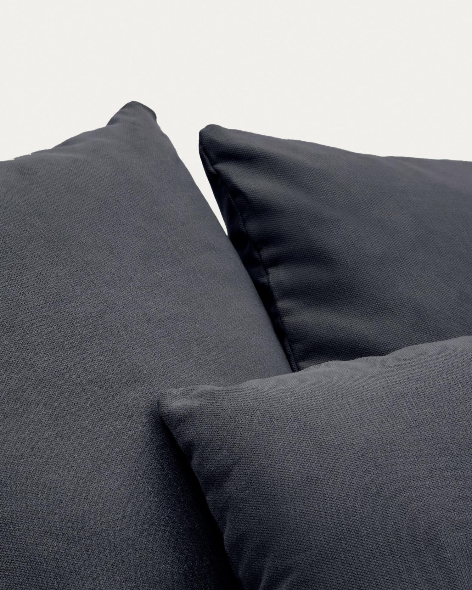 Eleganter Bezug für den Nora Sessel in Anthrazitgrau, gefertigt aus strapazierfähigem Leinen und Baumwolle. Pflegeleicht und ideal für jeden Wohnstil.