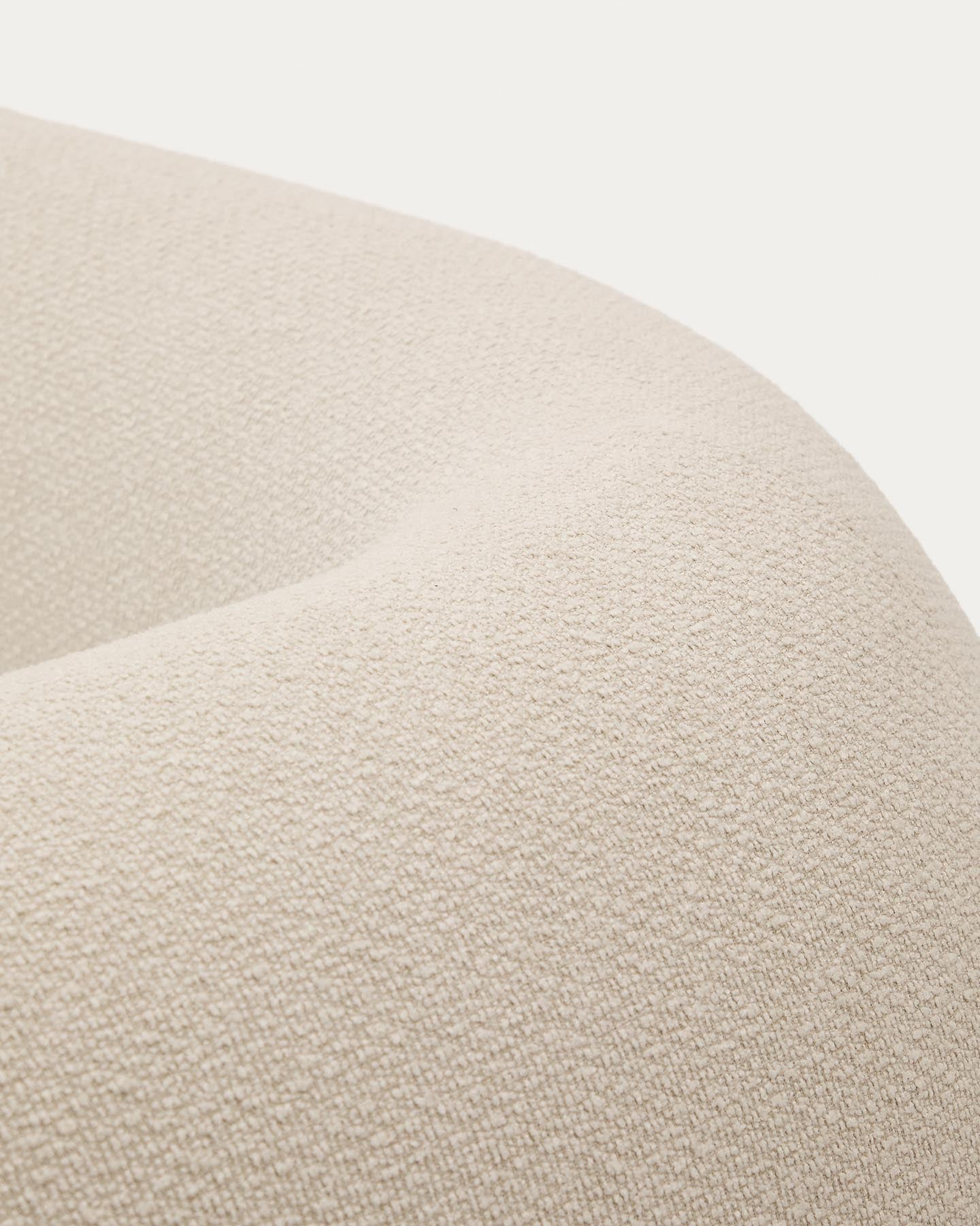 Schwer entflammbares 2-Sitzer-Modularsofa Martina mit Chenille und Chaiselongue links in Ecru 230 cm in Ecru präsentiert im Onlineshop von KAQTU Design AG. L-Sofa links ist von Kave Home
