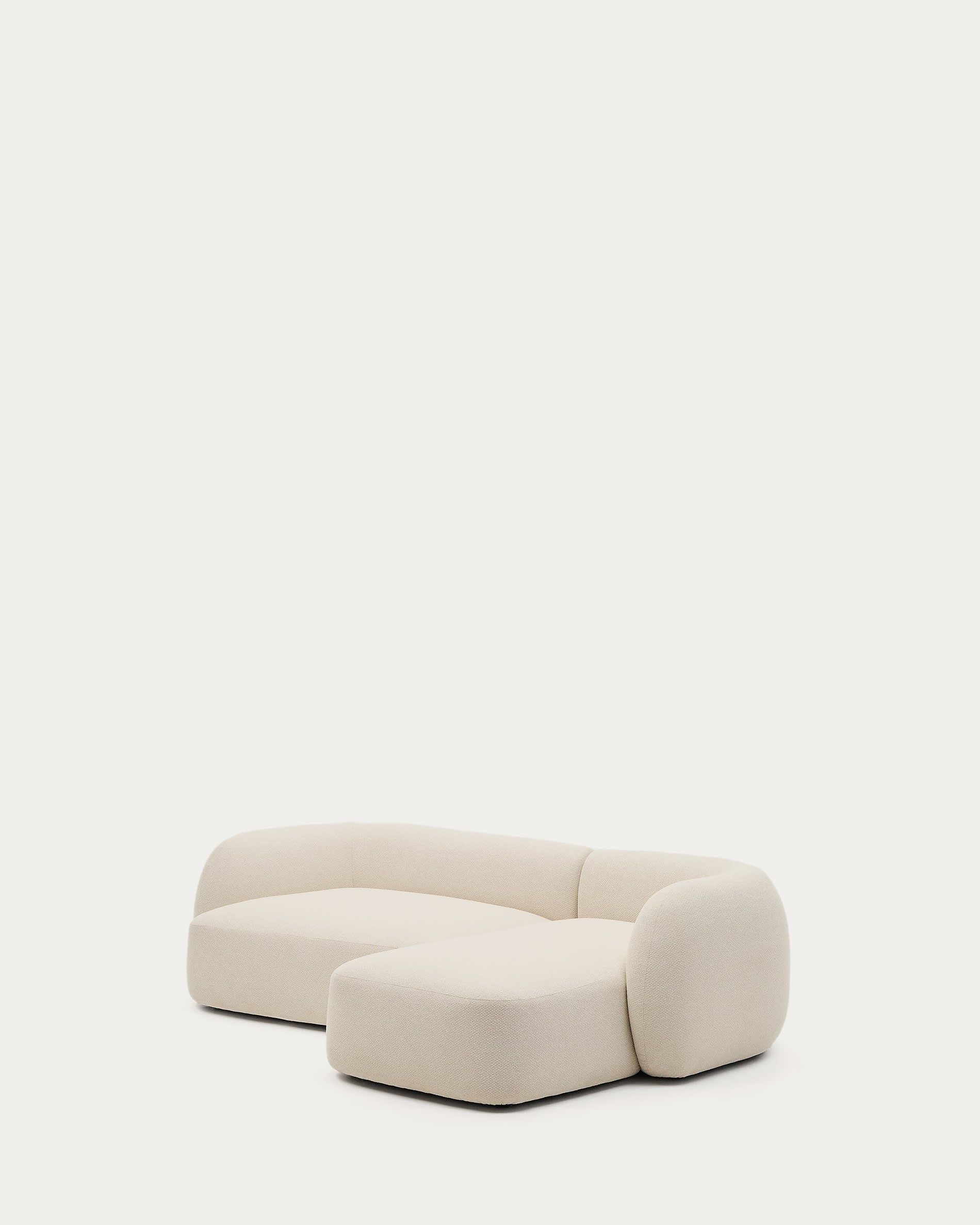 Das Martina Sofa von Kave Home ist ein stilvolles, modulares 3-Sitzer-Sofa in Ecru Chenille mit rechter Chaiselongue, 287 cm breit.
