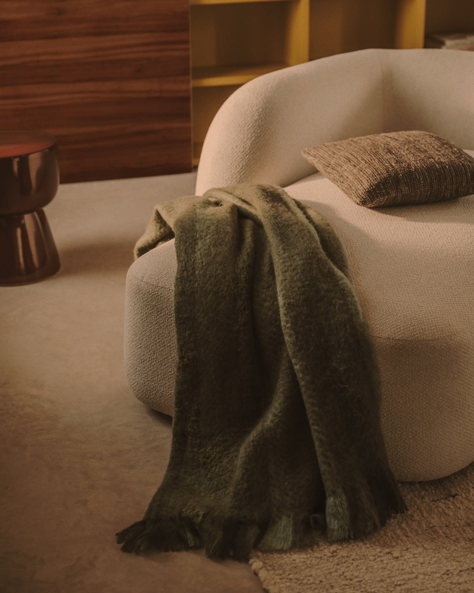 Martina Sofa: 3-Sitzer, modular, Chenille Écru, 287 cm, linke Chaiselongue, stilvoll und komfortabel für Ihr Zuhause.