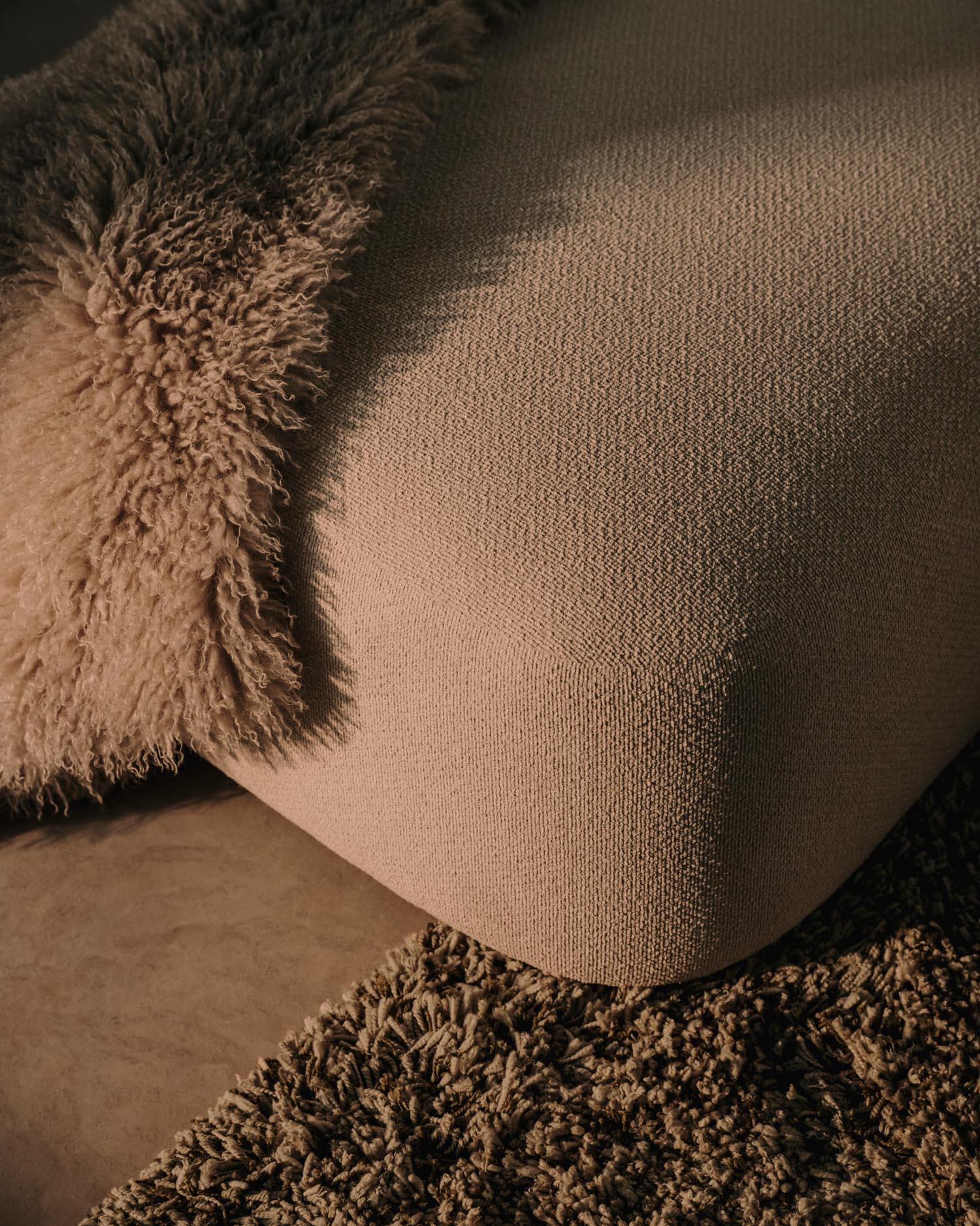 Das Martina Sofa: 3-Sitzer, modular, Chenille Écru, 287 cm, linke Chaiselongue. Ideal für modernes, elegantes Wohnen.