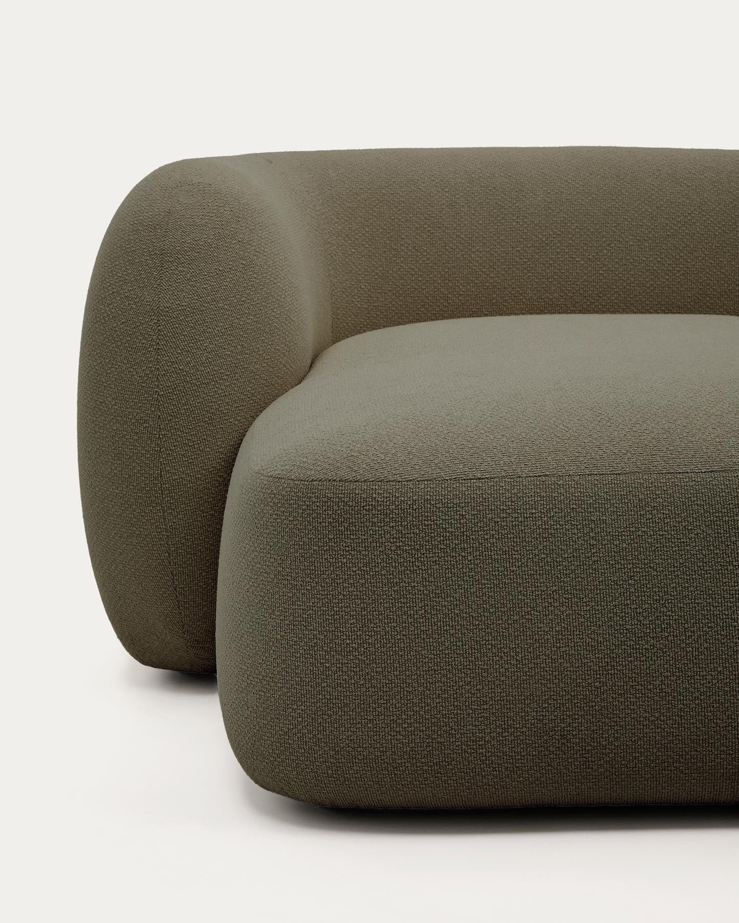 Schwer entflammbares 4-Sitzer-Modularsofa Martina mit Chenille und Chaiselongue rechts in Grün 377 cm in Grün präsentiert im Onlineshop von KAQTU Design AG. L-Sofa rechts ist von Kave Home