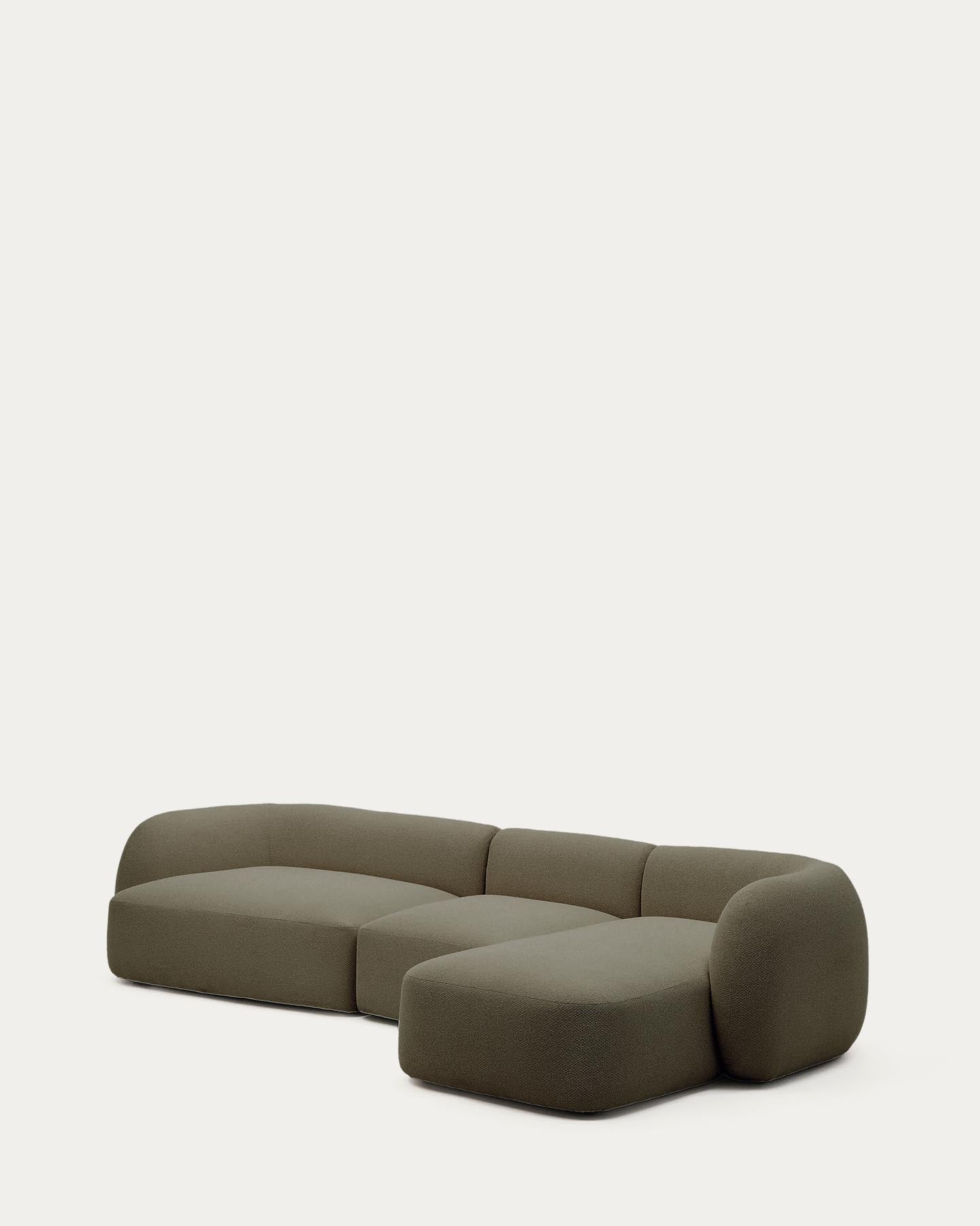 Schwer entflammbares 4-Sitzer-Modularsofa Martina mit Chenille und Chaiselongue rechts in Grün 377 cm in Grün präsentiert im Onlineshop von KAQTU Design AG. L-Sofa rechts ist von Kave Home