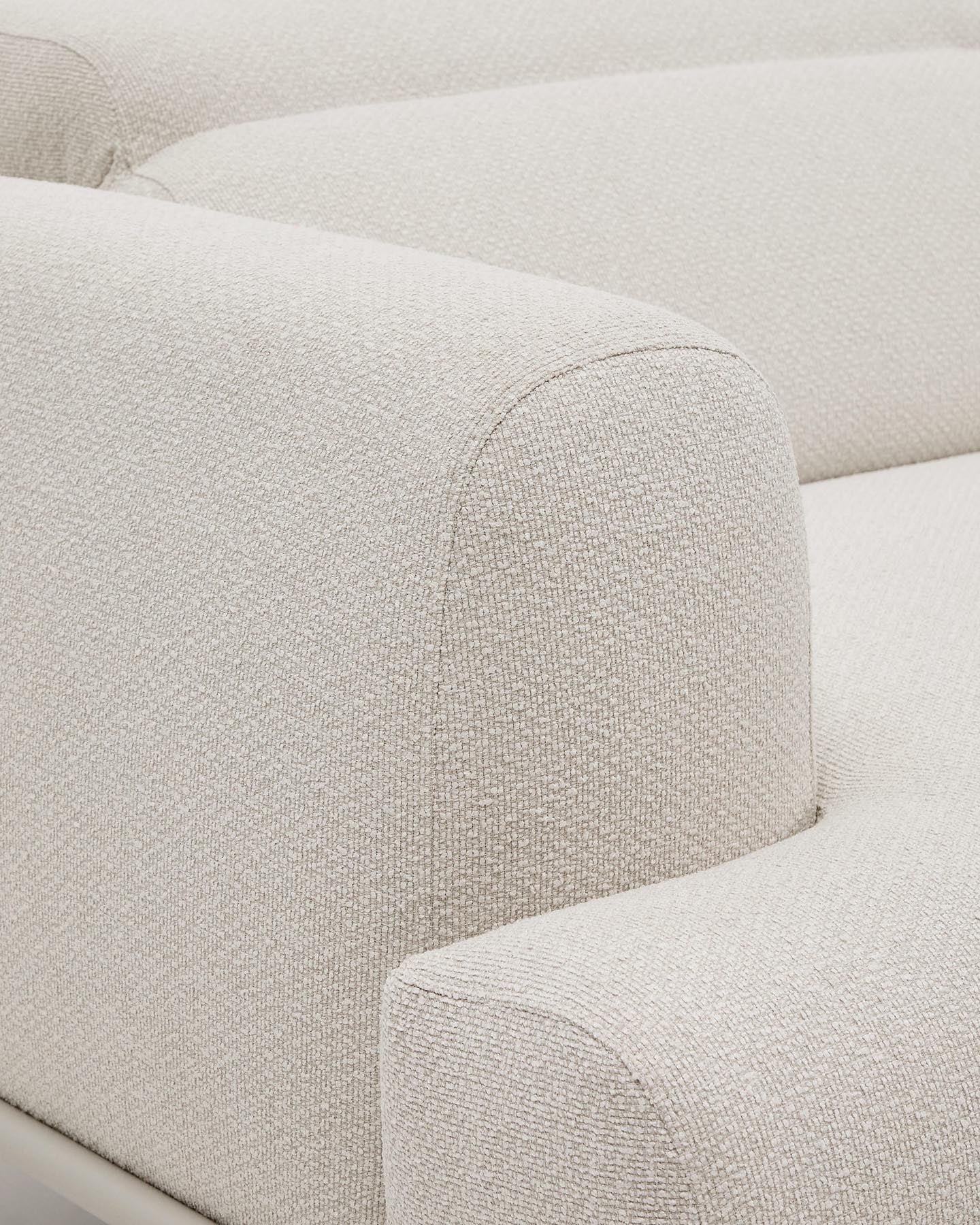 Stylisches 2-Sitzer-Sofa Aurum von Kave Home: Ecrufarbene Chenille, anpassbares Kopfteil und elegante mattbeige Beine für höchsten Sitzkomfort.