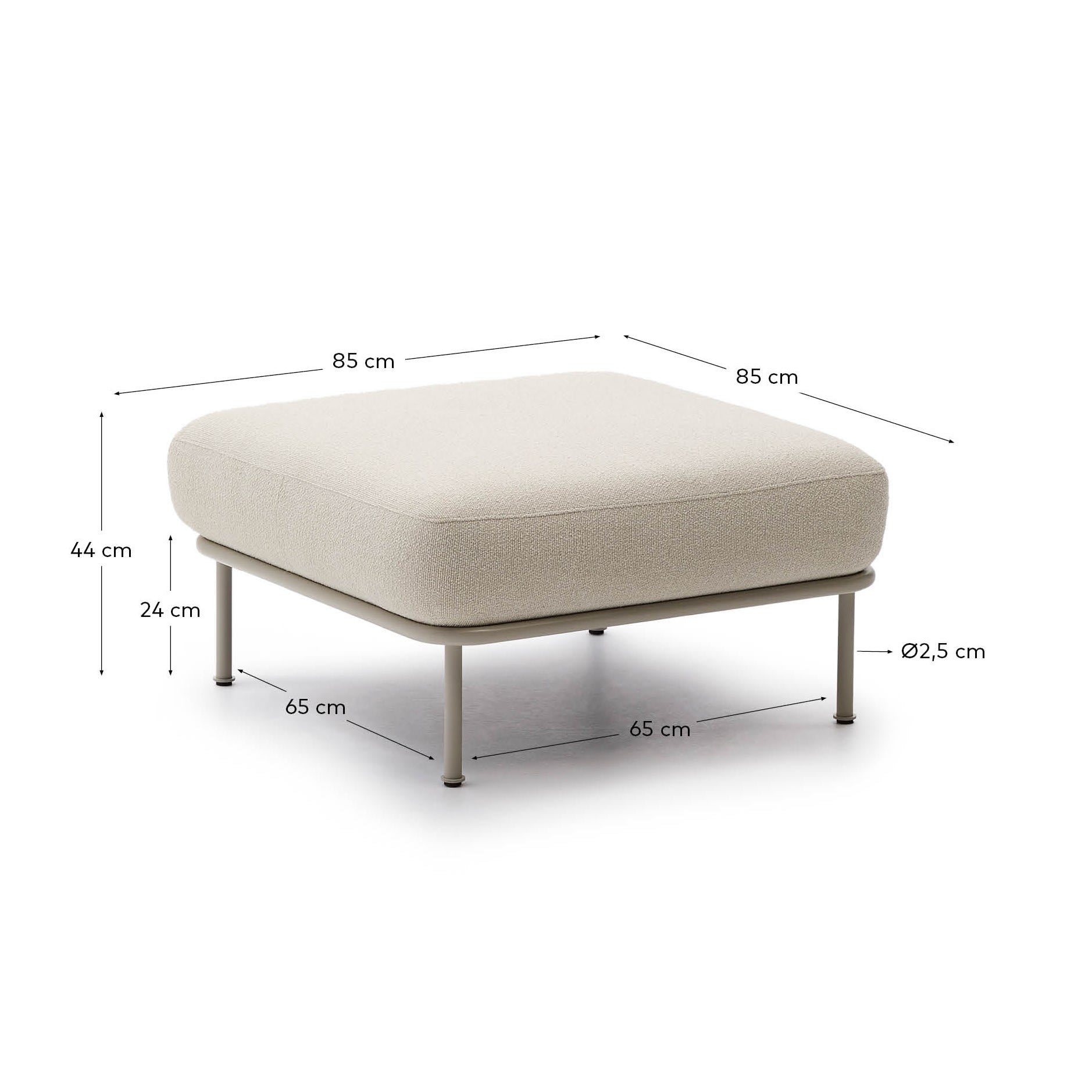 Die stilvolle Fussablage Aurum in Ecru kombiniert Funktionalität und Eleganz. Mit 85 x 85 cm und pflegeleichtem Chenille-Bezug ist sie ideal für jedes Wohnzimmer.