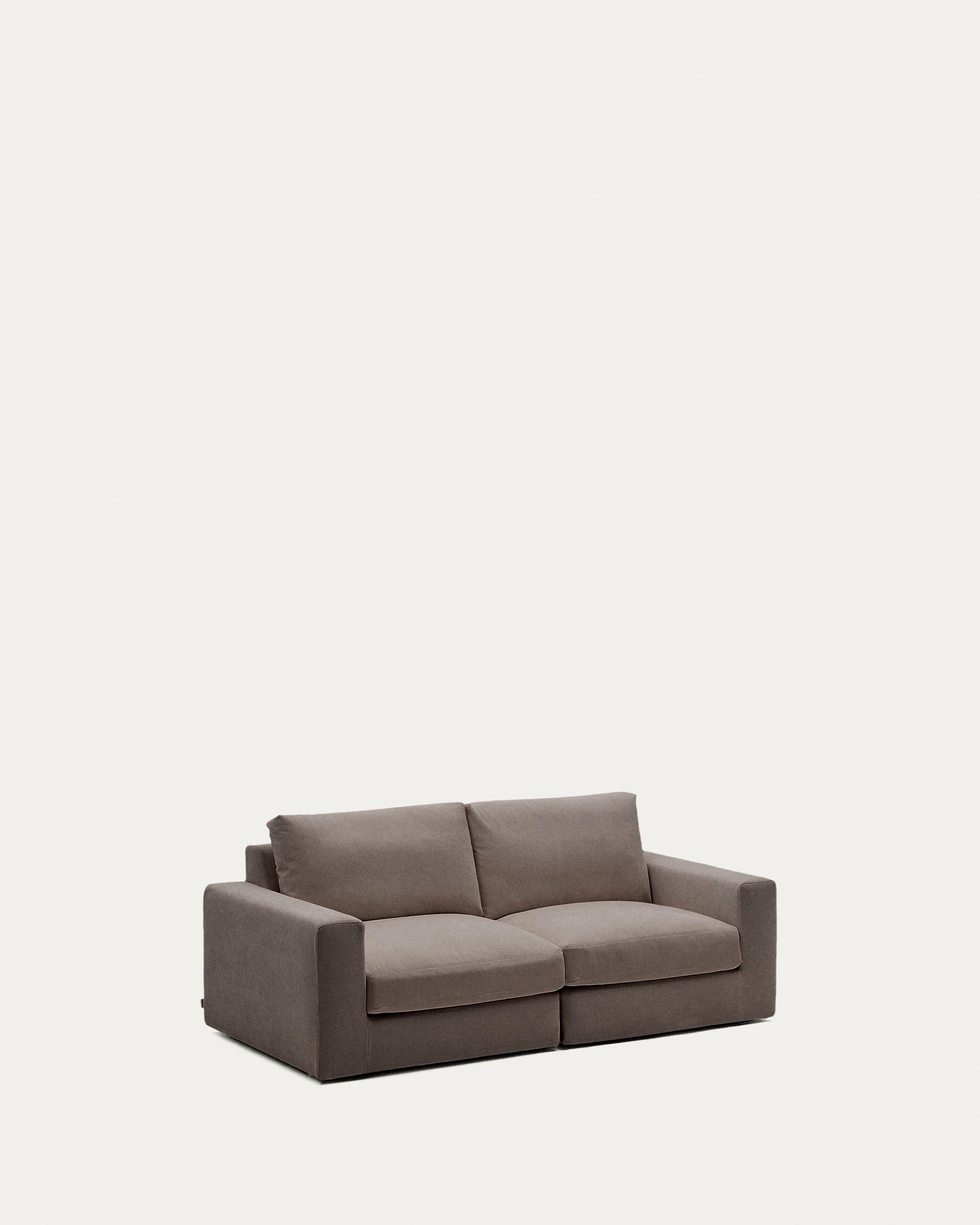 Modulares Sofa Alea für 3 Personen mit abnehmbarem Bezug aus dunkelbrauner Chenille, 220 cm in Dunkelbraun präsentiert im Onlineshop von KAQTU Design AG. 3er Sofa ist von Kave Home