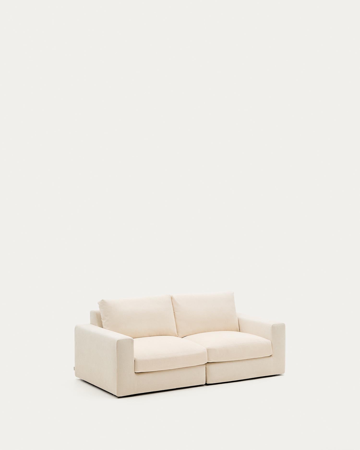 Entdecken Sie das modulare Sofa Alea für 3 Personen in stilvollem Ecru. Hochwertige Materialien, pflegeleichter Bezug und modernes Design vereinen sich für höchsten Komfort.