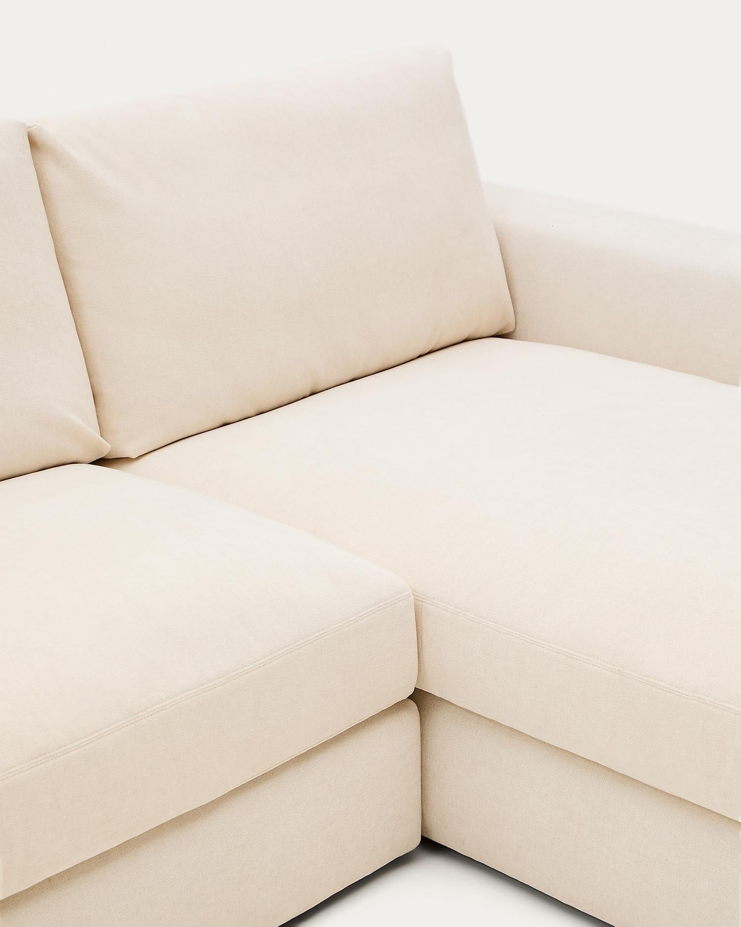 Erleben Sie das modulare Sofa Alea für 3 Personen mit Chaiselongue rechts in Ecru. Hochwertige Materialien, abnehmbarer Bezug und modernes Design für jeden Wohnstil.