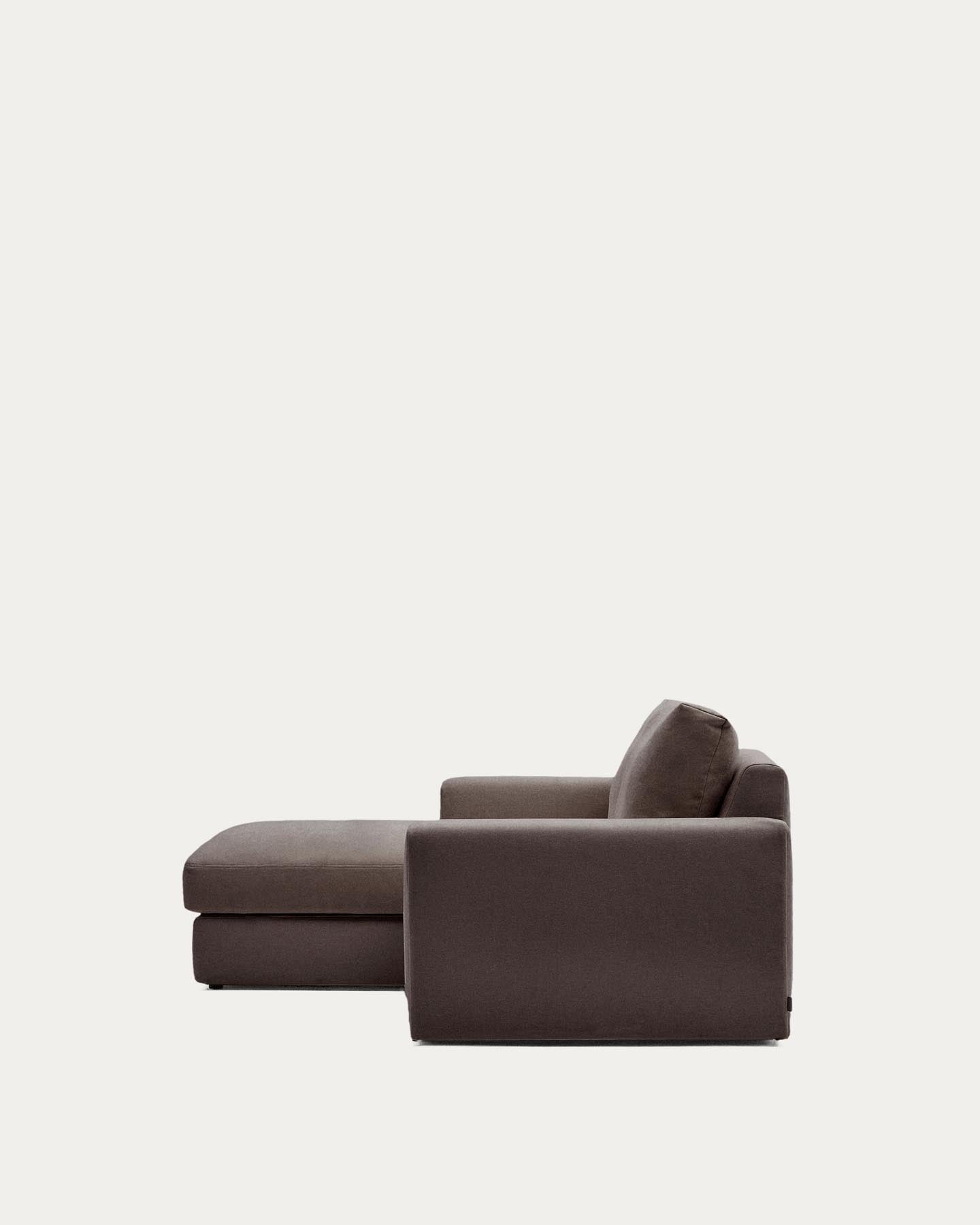 Modulares Sofa Alea für 3 Personen mit abnehmbarem Bezug aus Chenille mit Chaiselongue links in Dunkelbraun, 220 cm in Dunkelbraun präsentiert im Onlineshop von KAQTU Design AG. 3er Sofa ist von Kave Home