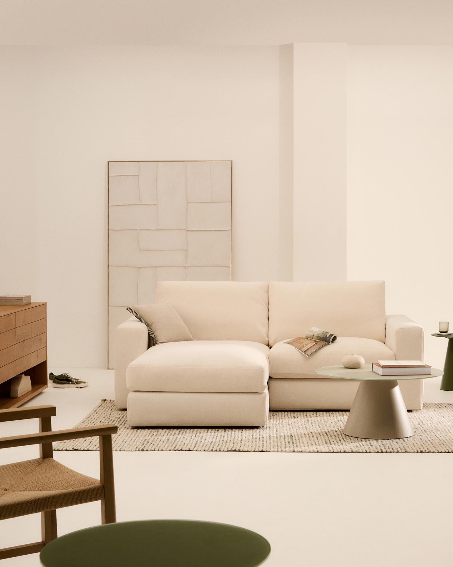 Entdecken Sie das elegante modulare Sofa Alea für 3 Personen mit Chaiselongue links. Hochwertiger Chenillebezug, abnehmbar und pflegeleicht.