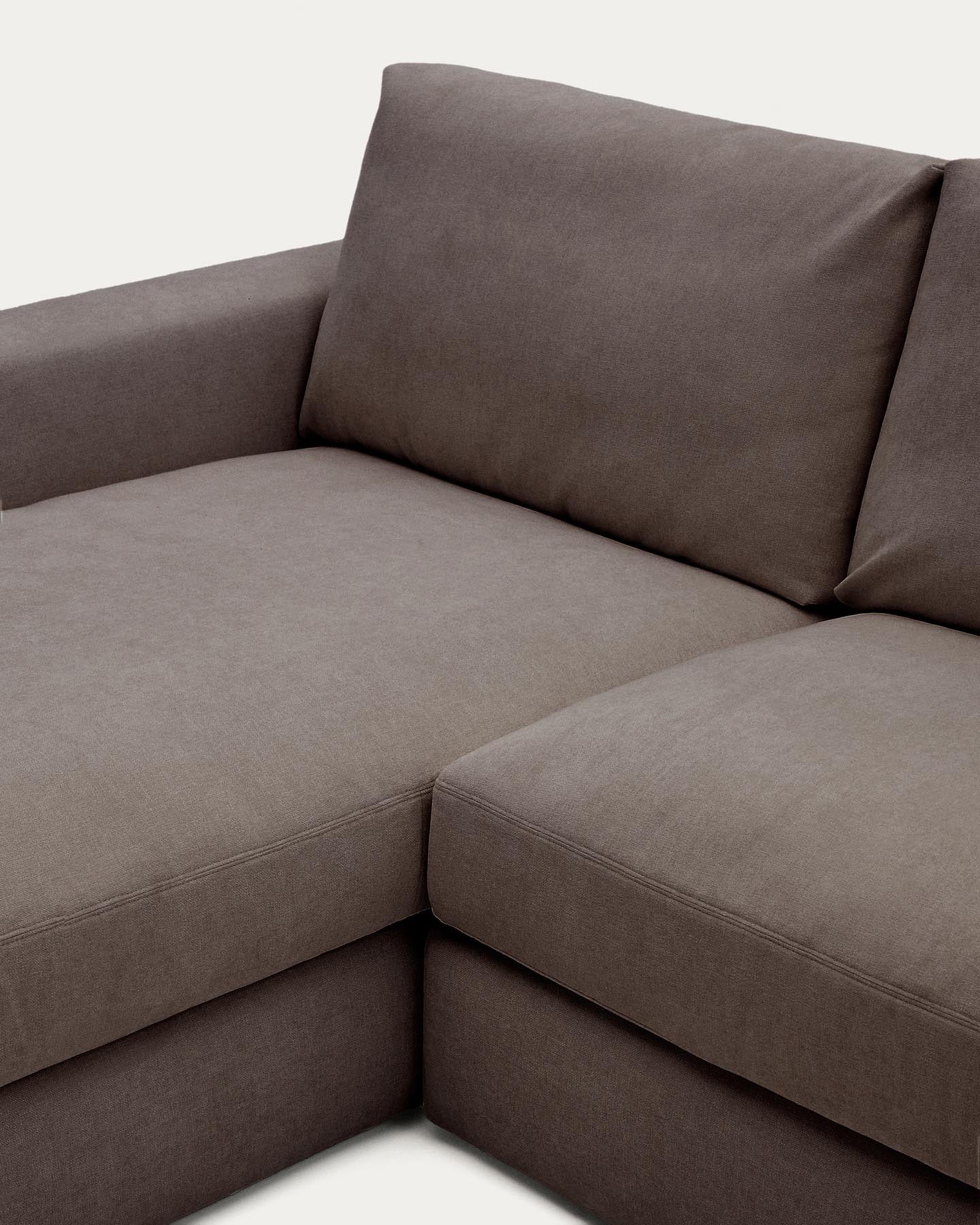Modulares Sofa Alea für 4 Personen mit abnehmbarem Bezug aus Chenille mit Chaiselongue links in Dunkelbraun, 310 cm in Dunkelbraun präsentiert im Onlineshop von KAQTU Design AG. 3er Sofa ist von Kave Home