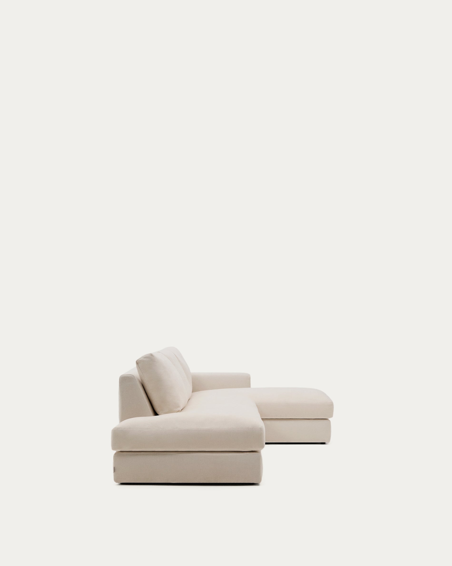 Modulares Sofa Alea für 5 Personen mit abnehmbarem Bezug aus Chenille mit Chaiselongue rechts in Beige, 340 cm in Beige präsentiert im Onlineshop von KAQTU Design AG. 3er Sofa ist von Kave Home