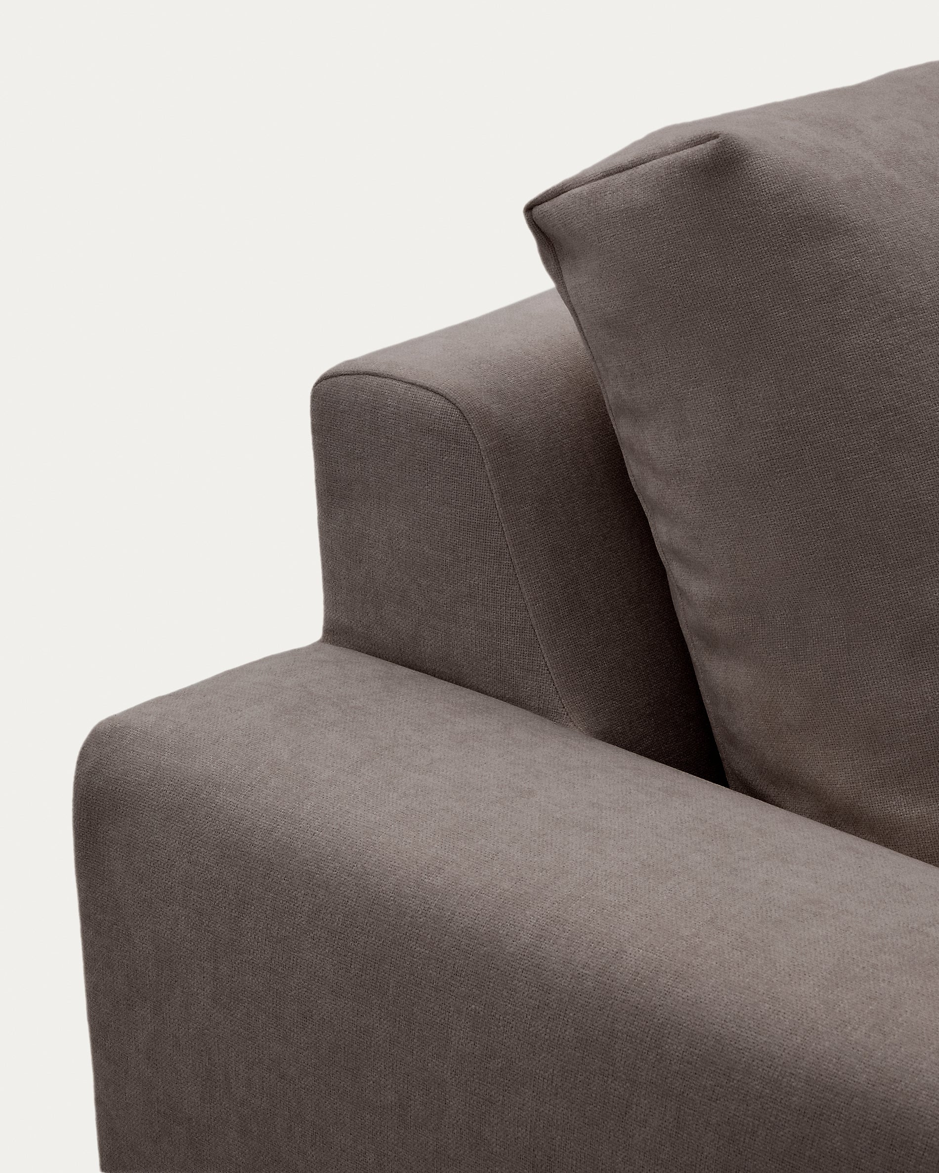 Modulares Sofa Alea für 5 Personen mit abnehmbarem Bezug aus dunkelbrauner Chenille und Chaiselongue links, 340 cm in Dunkelbraun präsentiert im Onlineshop von KAQTU Design AG. 5er Sofa ist von Kave Home