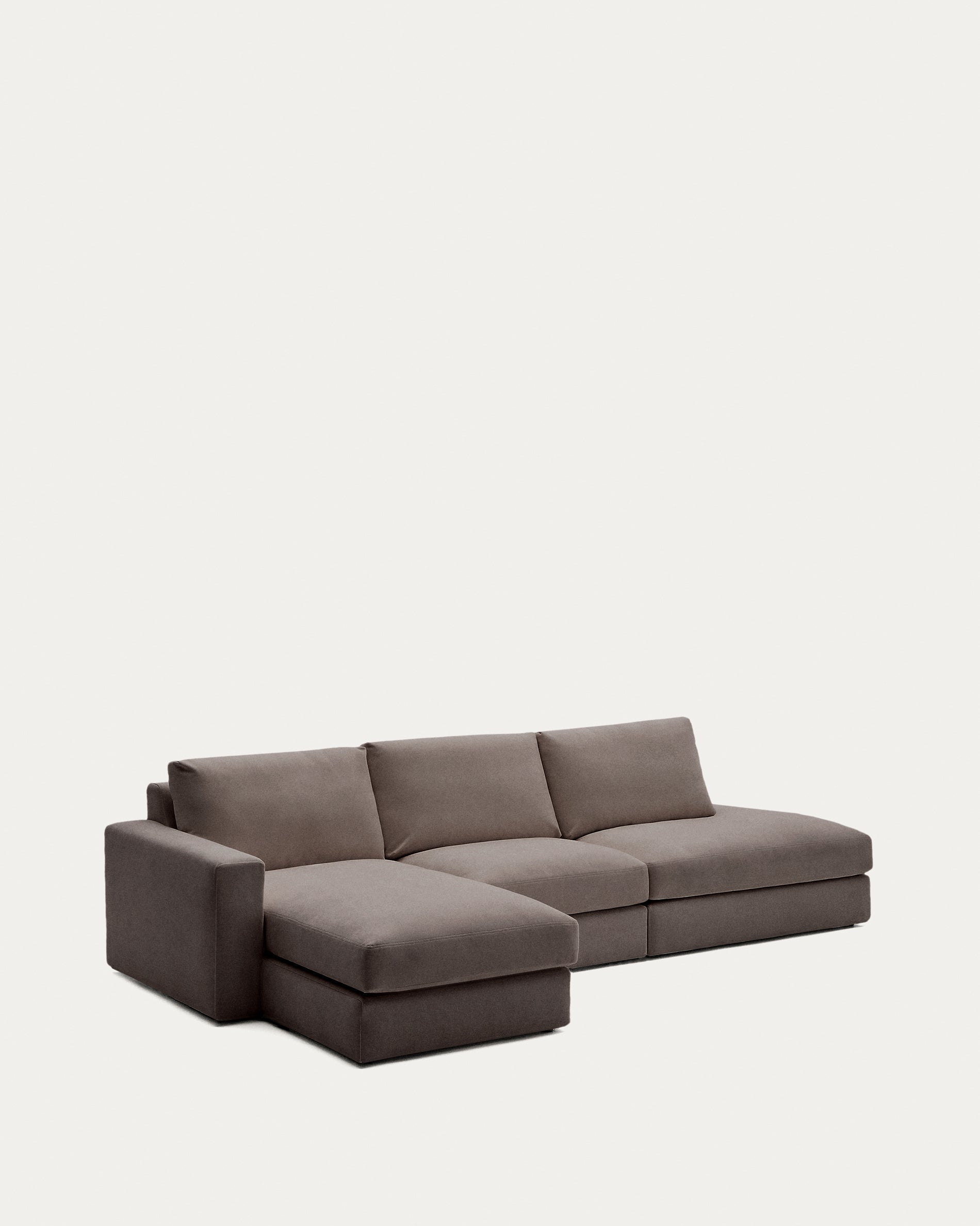 Modulares Sofa Alea für 5 Personen mit abnehmbarem Bezug aus dunkelbrauner Chenille und Chaiselongue links, 340 cm in Dunkelbraun präsentiert im Onlineshop von KAQTU Design AG. 5er Sofa ist von Kave Home